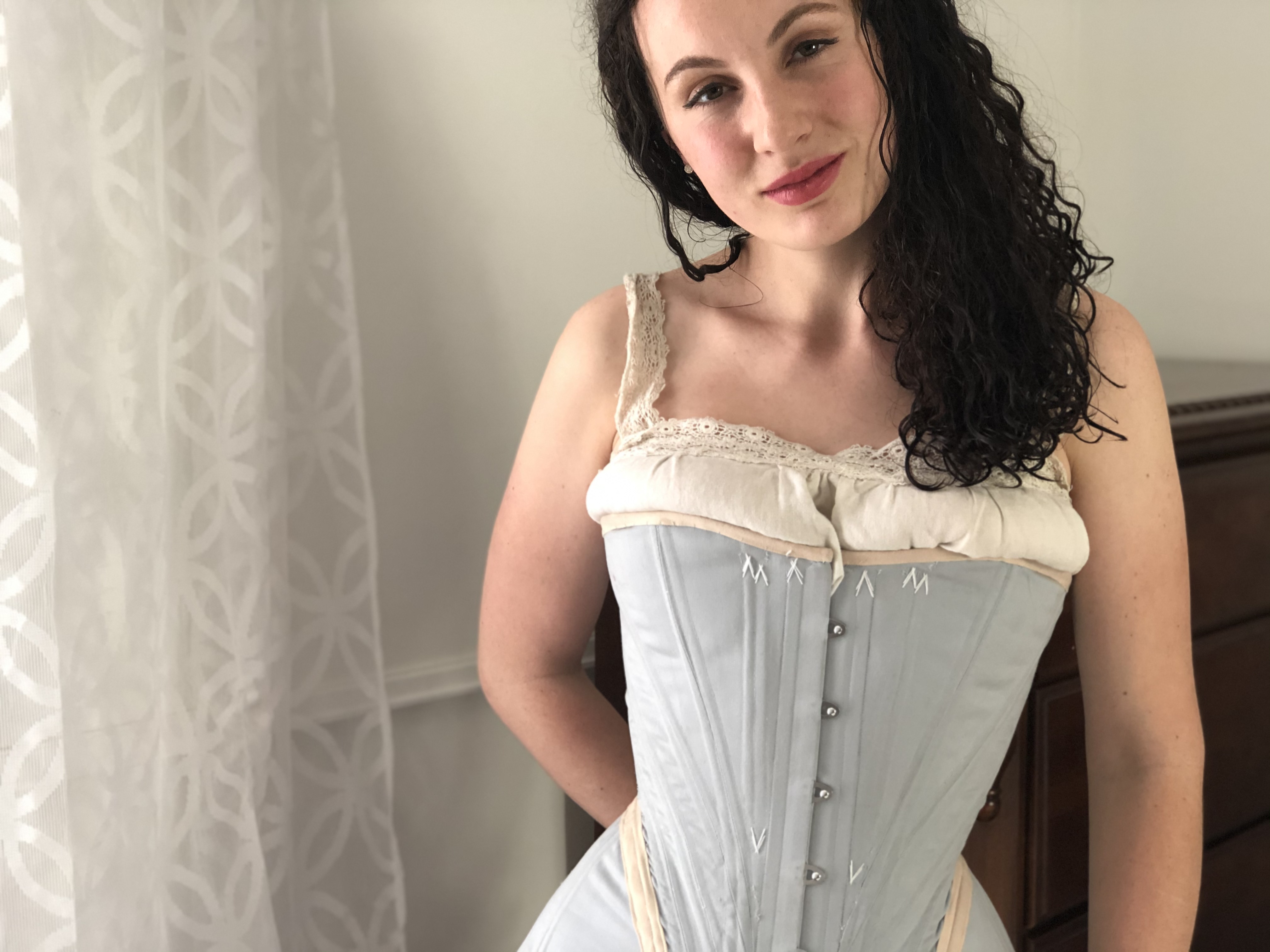  The Corset: Victorian Corsets Tutorial Book, learn how to make  historical pattern and create a Corset until finished garment.:  9798497662276: Era, Victorian: Books