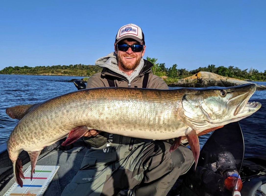 Musky fishing guide on lake of the woods - Fishing Guide