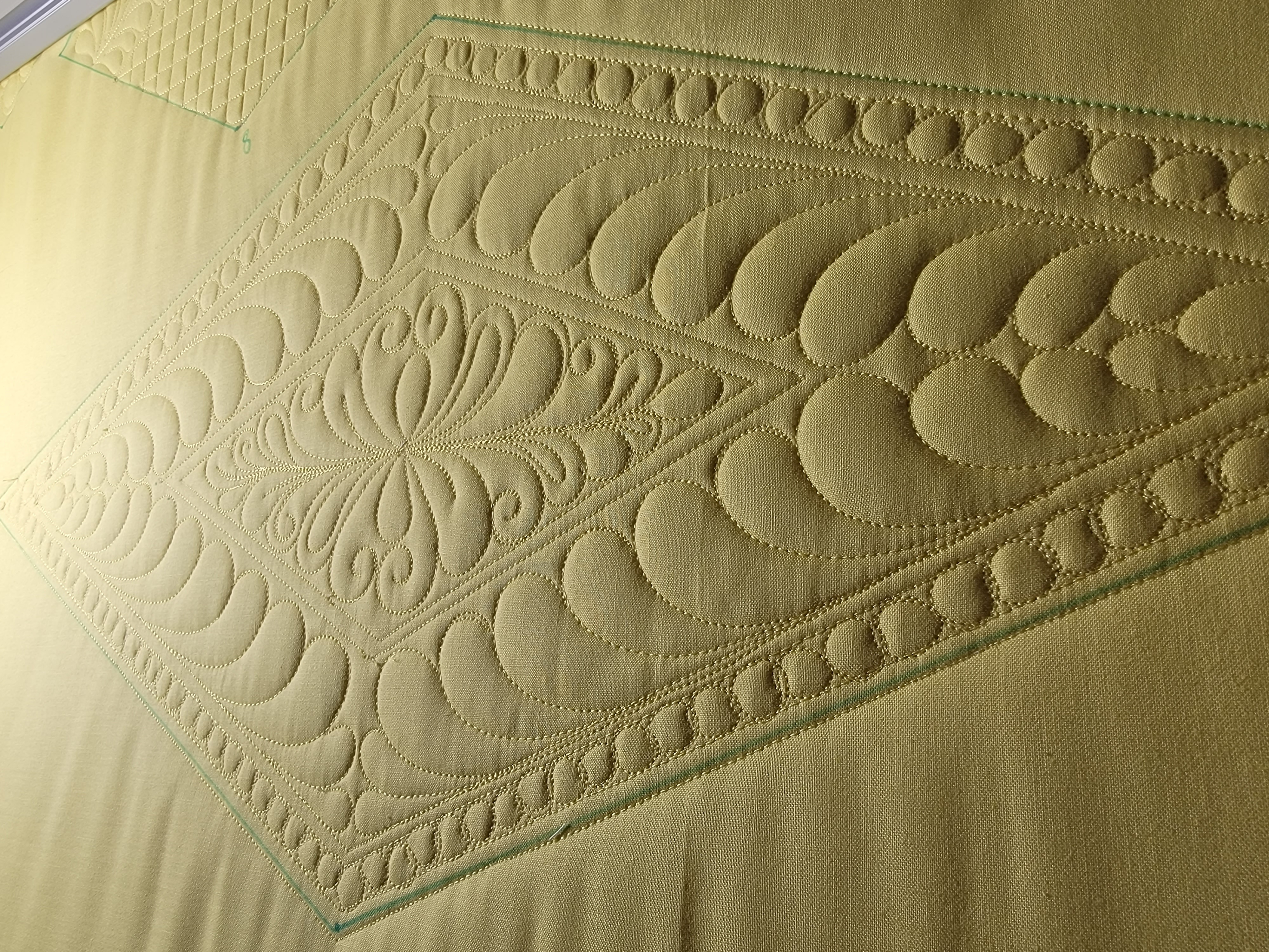 Echo Quilting Practice on a Longarm Machine