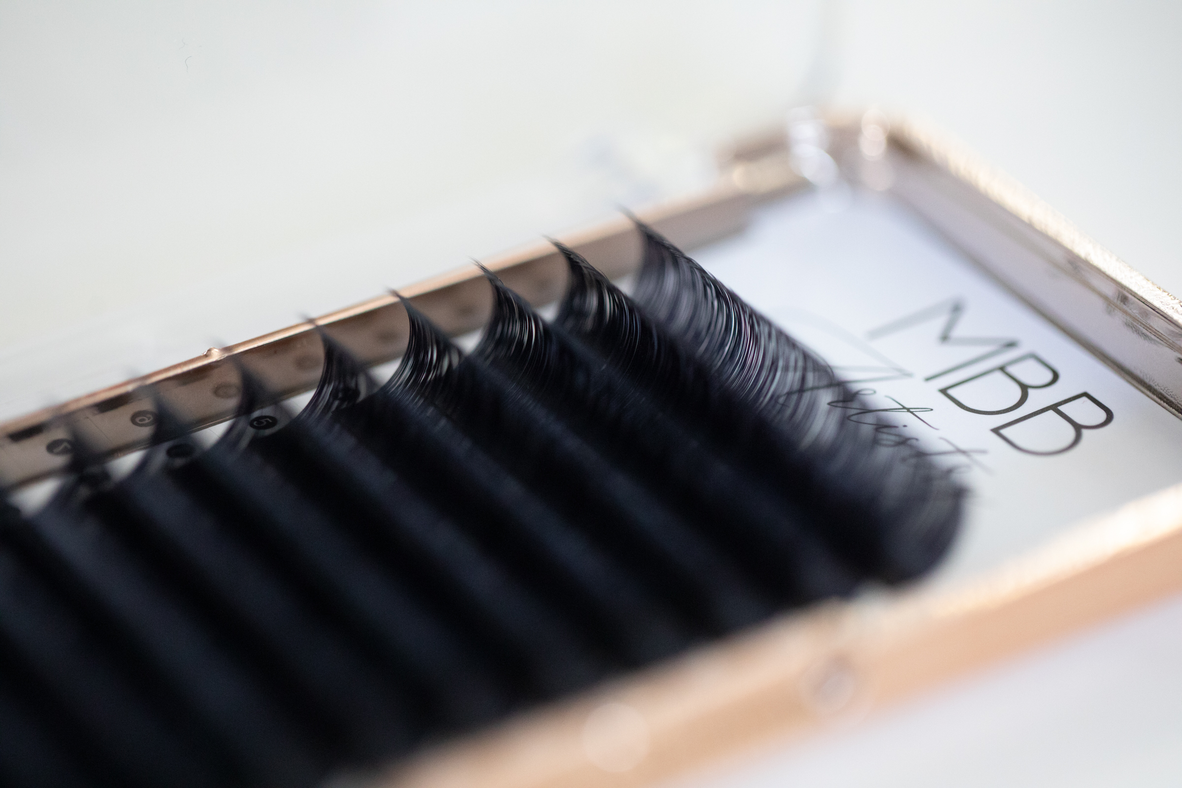 Online eyelash extension course and certification