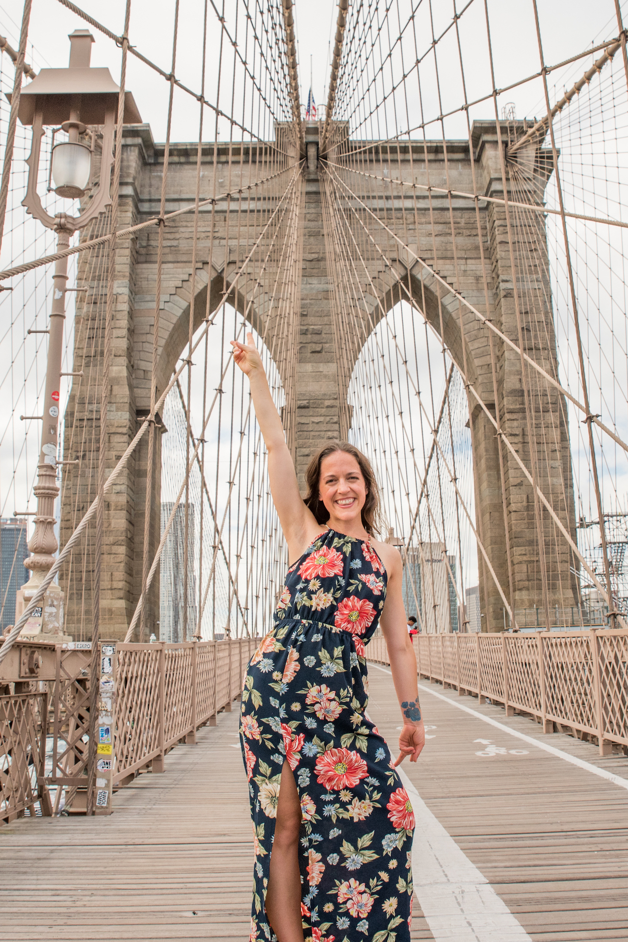 female travel blogger on the Brooklyn Bridge