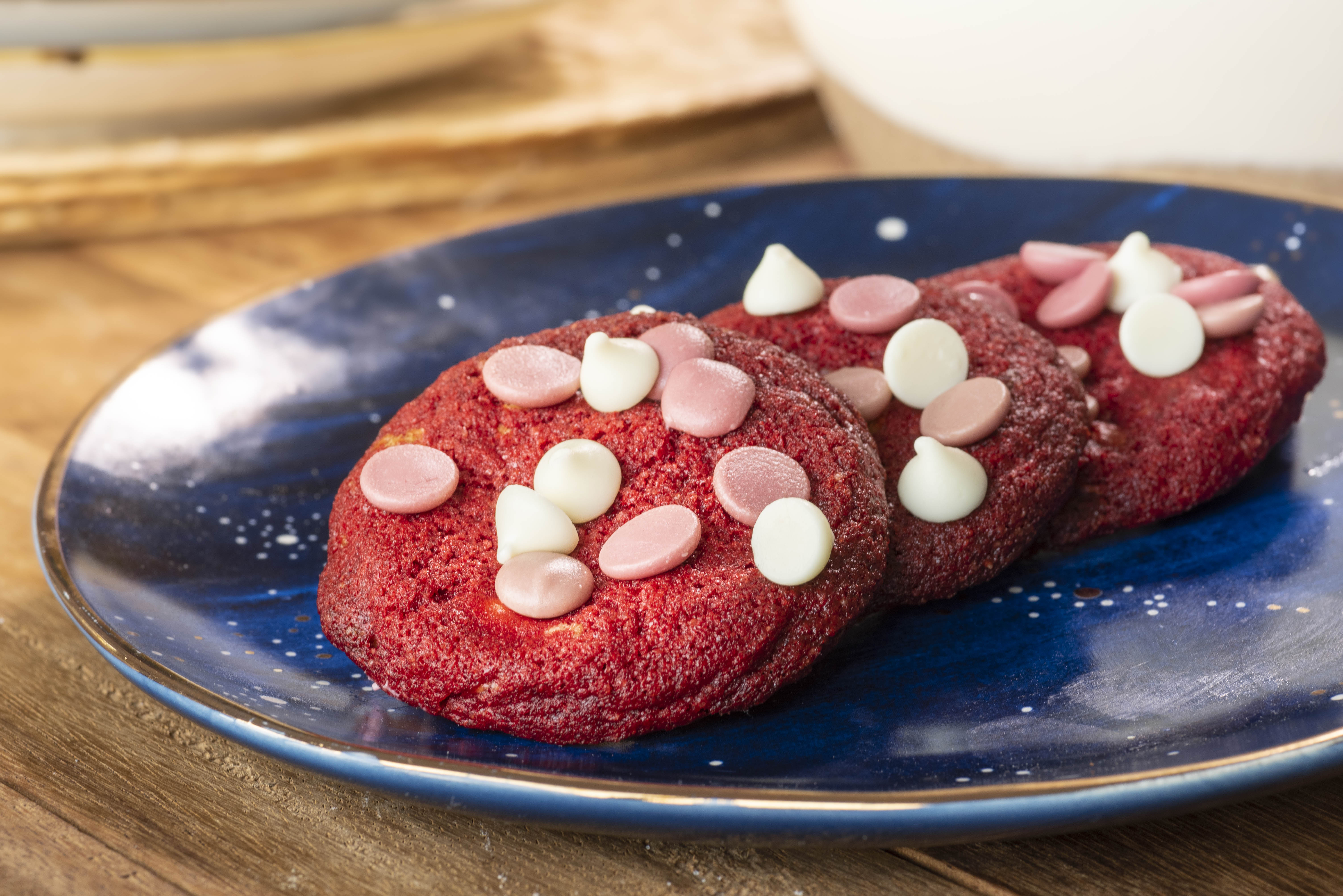 Galletas Red Velvet con Chocolate Blanco y Ruby Chips