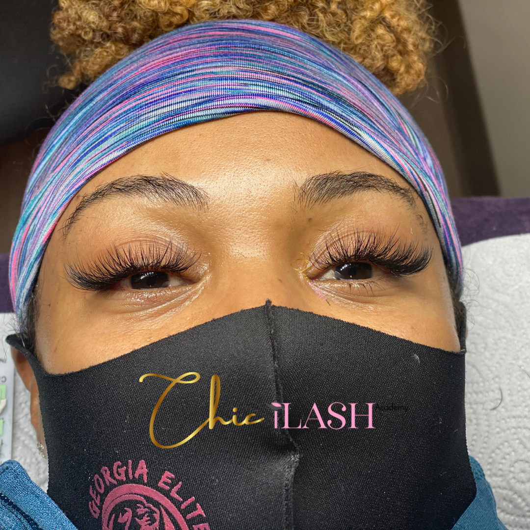 black woman getting eyelash extensions