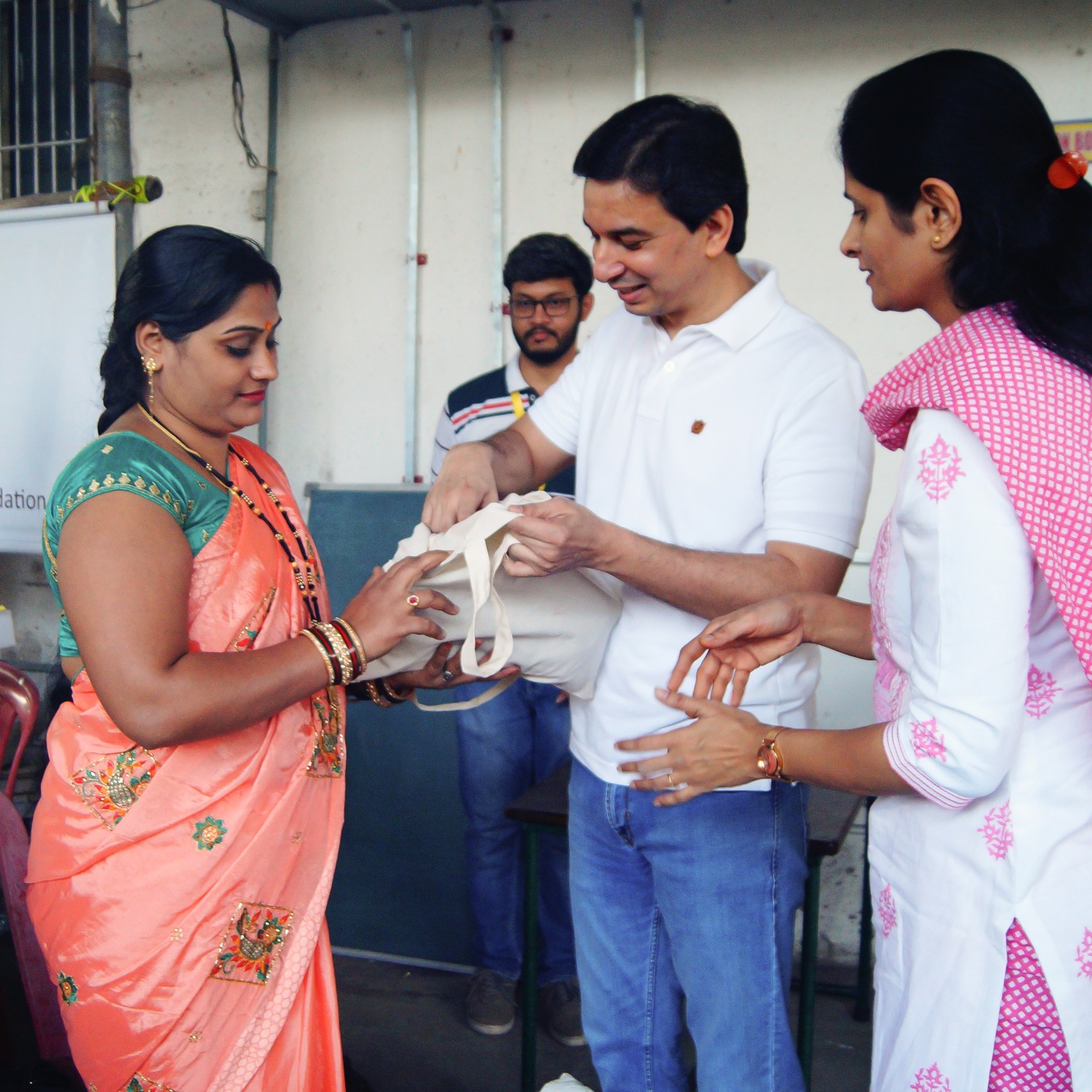 Acharya Upendra Ji and Gurumaa Neeta Tai Serving the Married Women