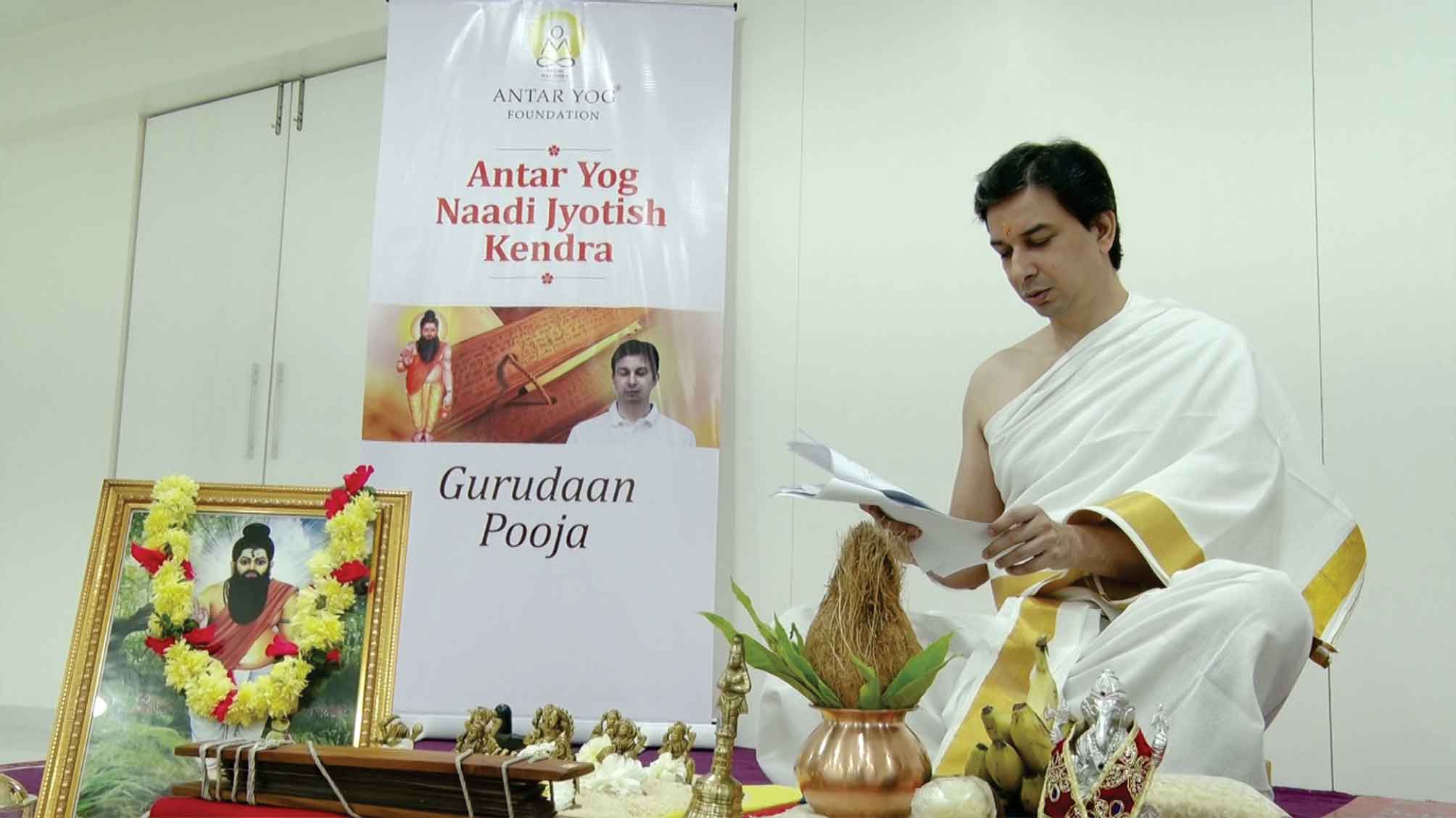 Acharya Upendra Ji performing pooja for rememdies