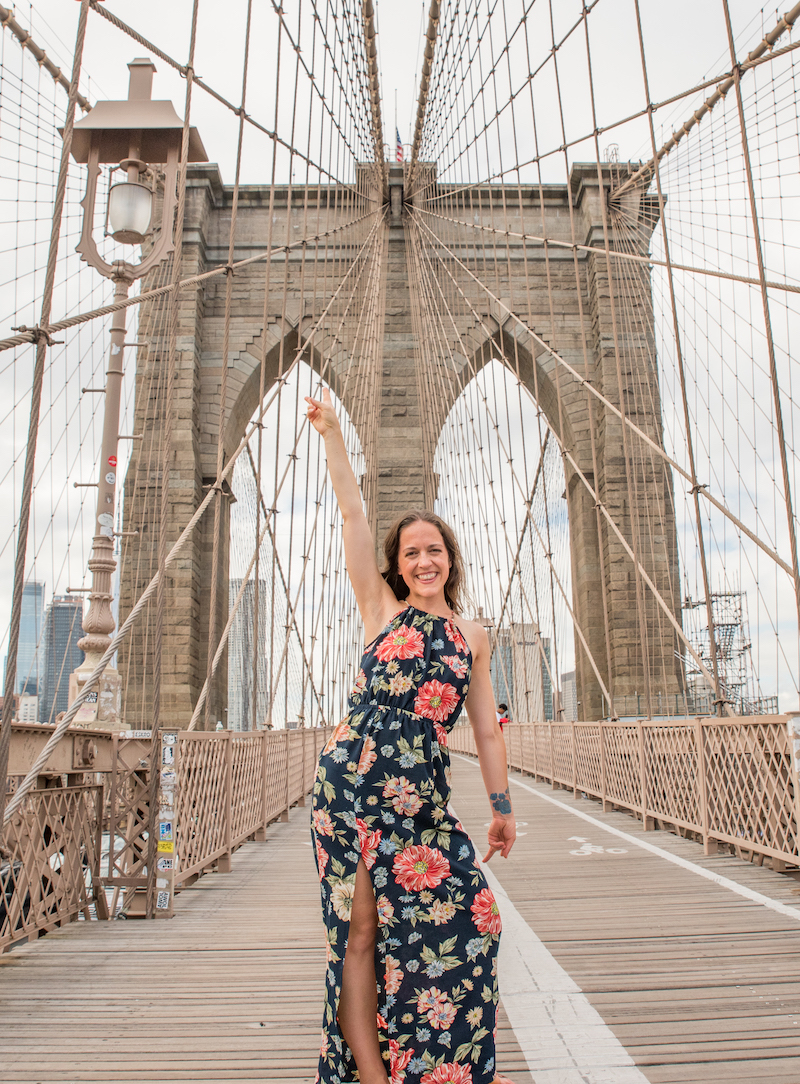 woman posing on the Brooklyn Bridge