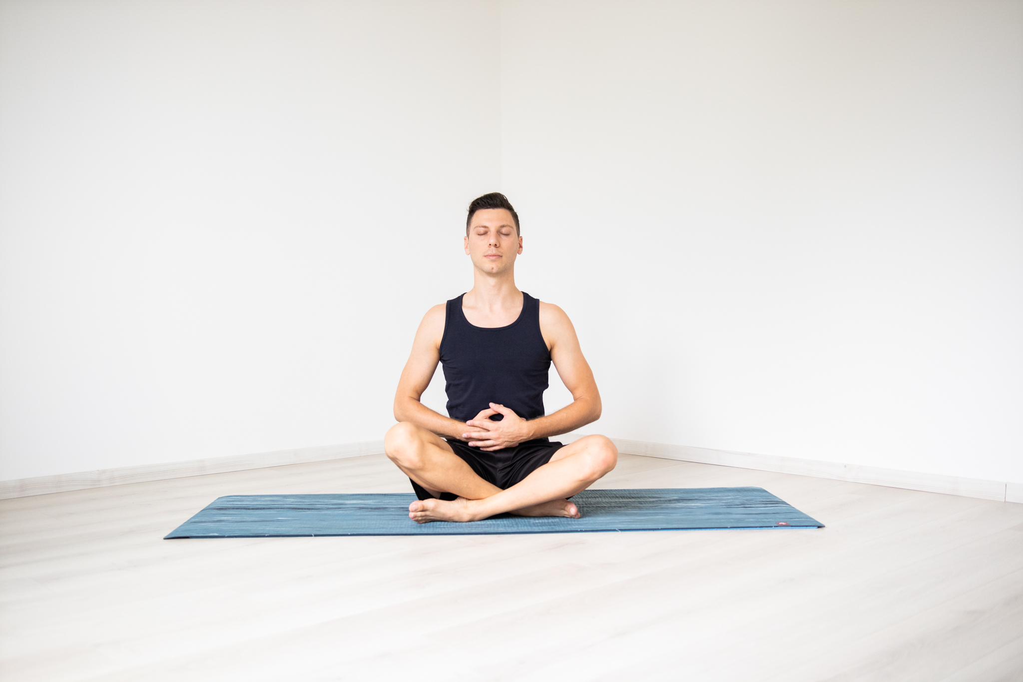 meditazione sukasana yoga in CaYoga scuola di yoga online