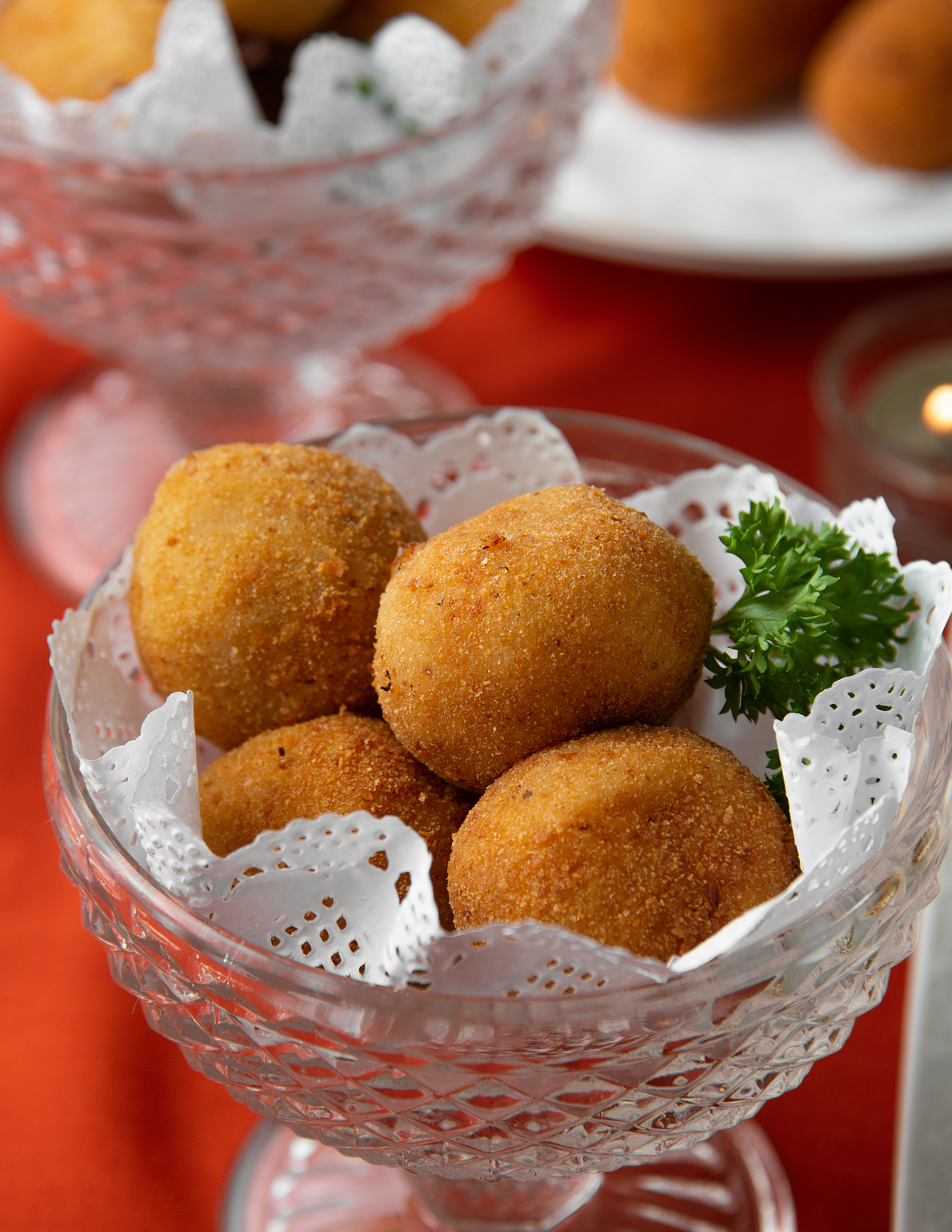 bolitas de queso de cabra y cebollas caramelizadas