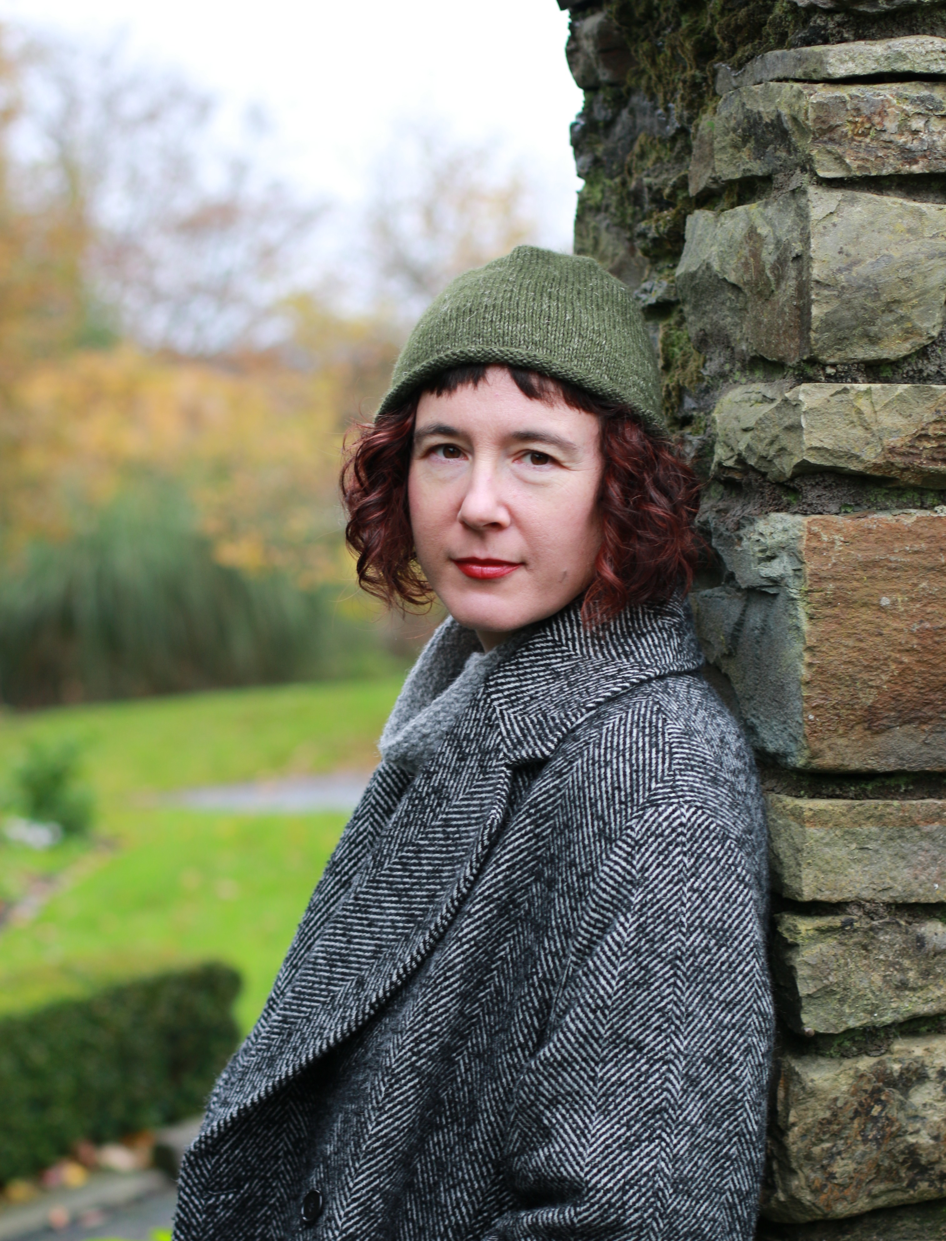 eile hat against stone wall