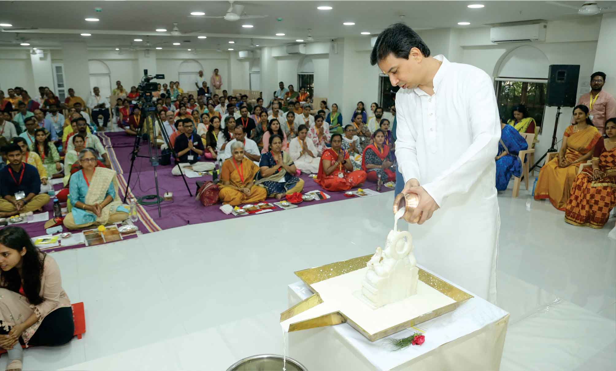 Acharya Upendra Ji performing Abhishek