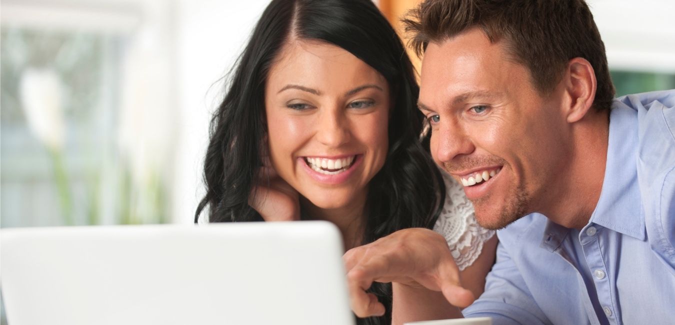 husband and wife watch laptop