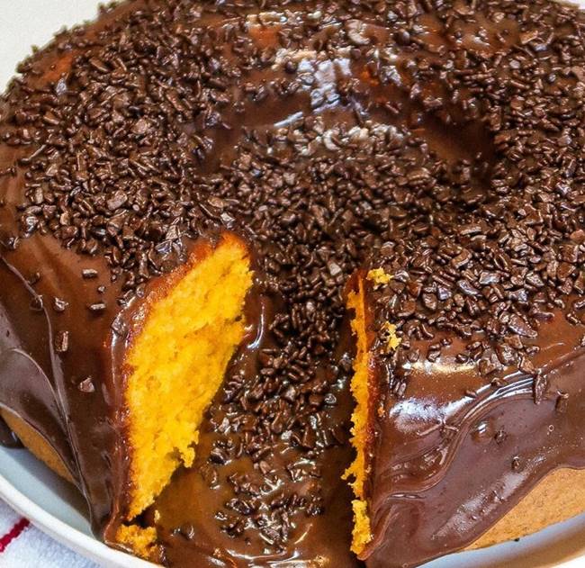 Receita de bolo de chocolate vulcão de cenoura