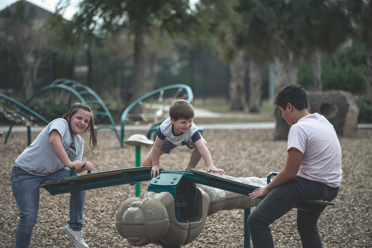 3 kids playing