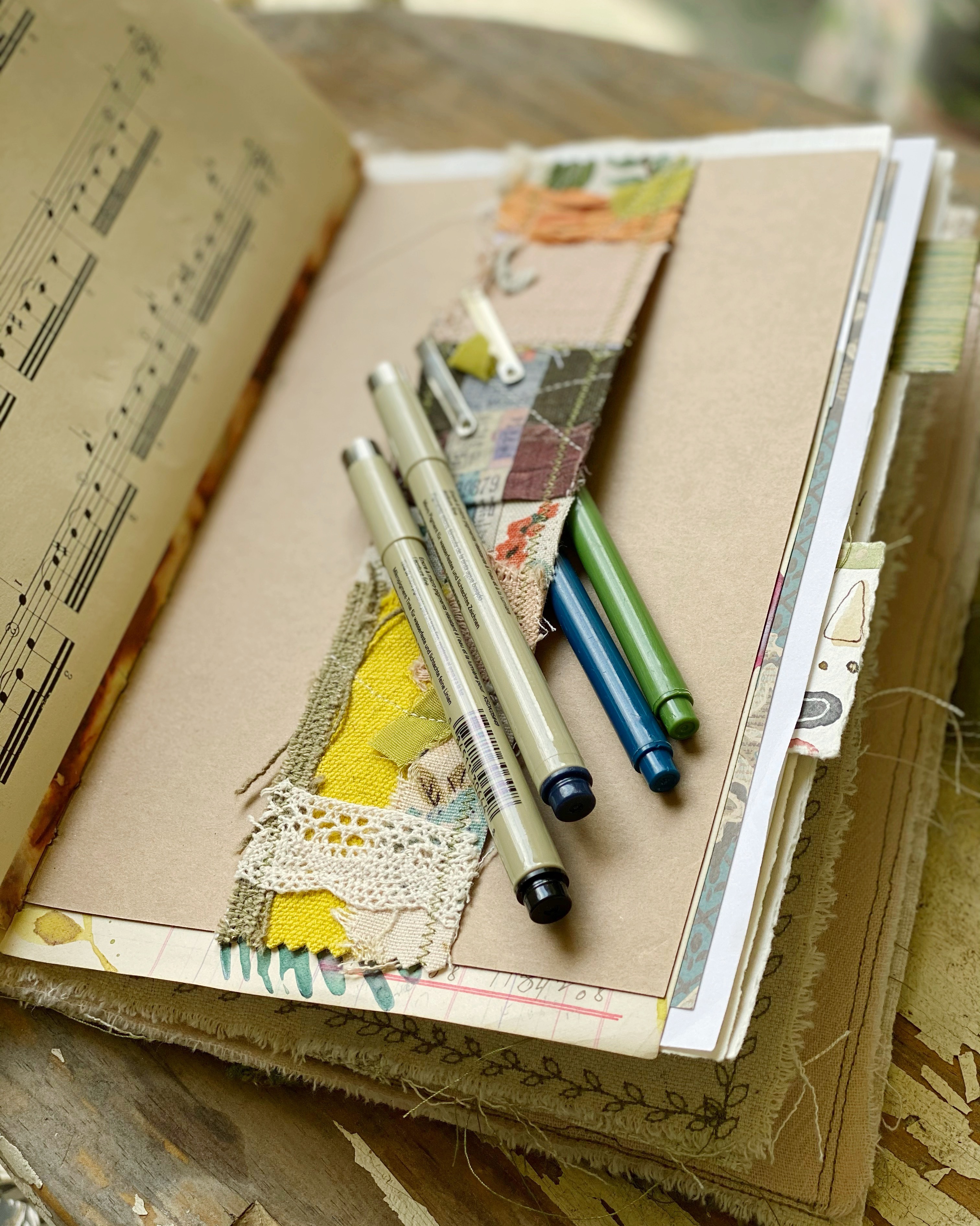 What Pens Do You Use in your Mixed Media Art Journaling? — Willa Wanders