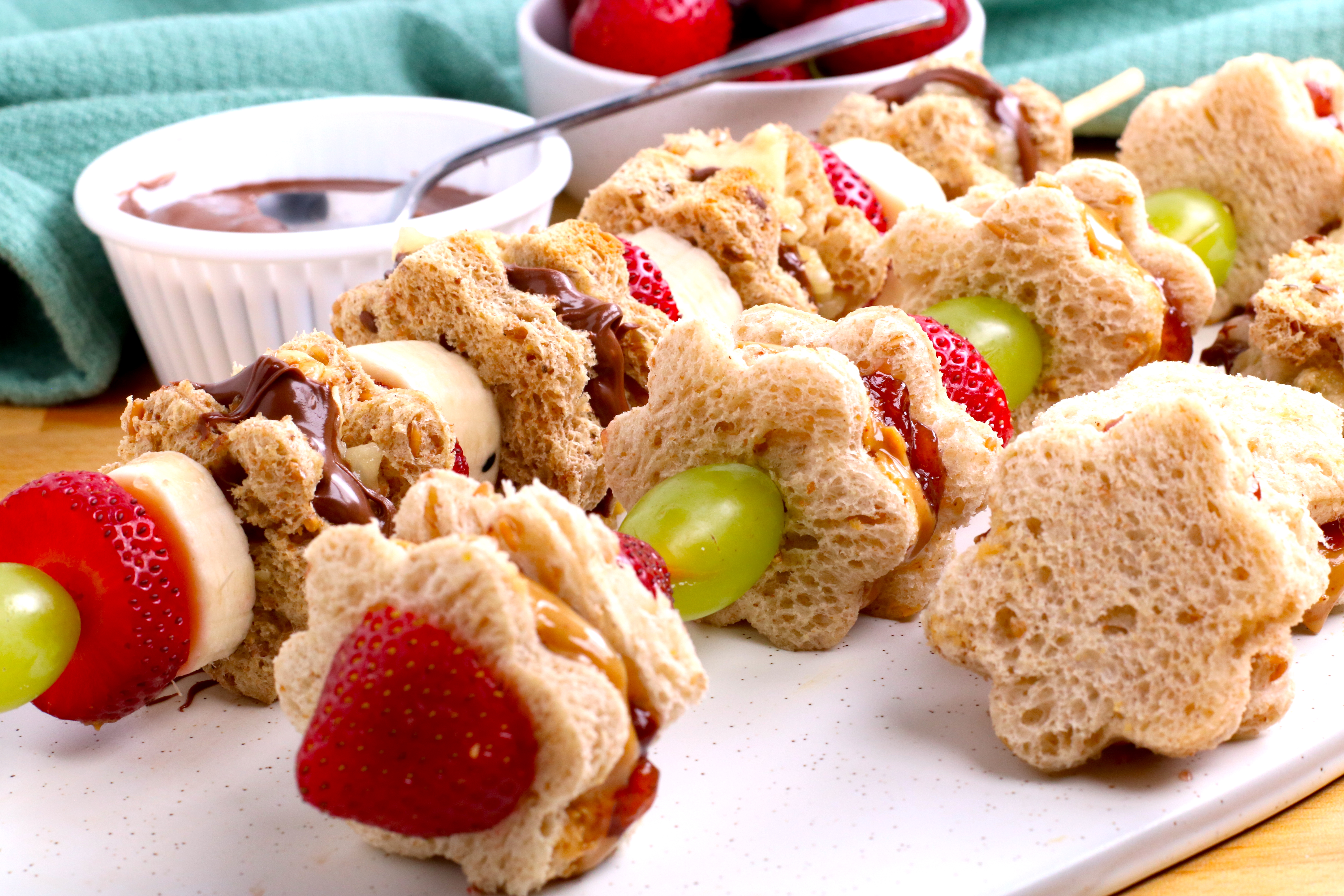 peanut-butter-and-jelly-skewers-with-fruit