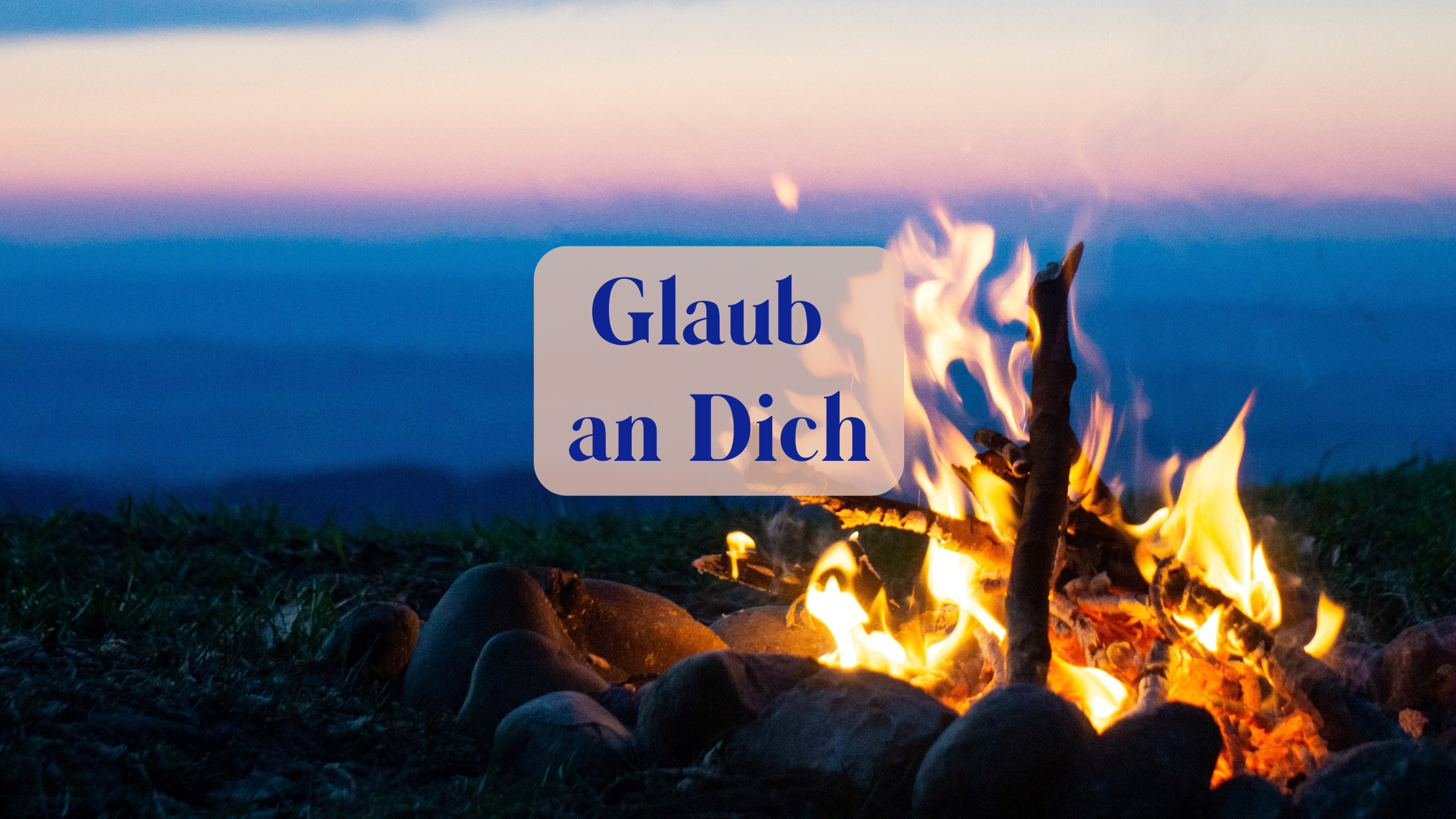 Lagerfeuer auf einem Berg