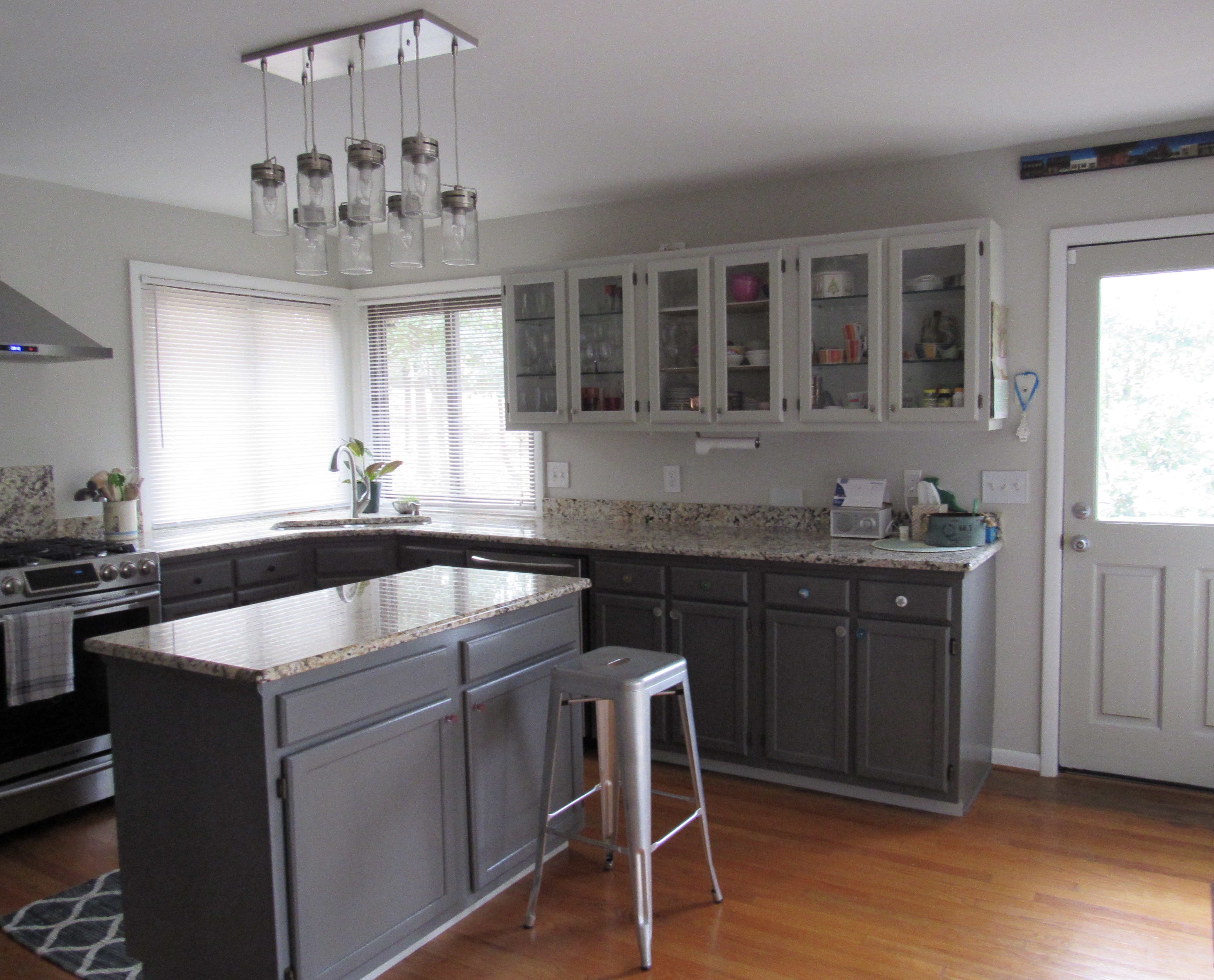 Painted kitchen cabinets in grey