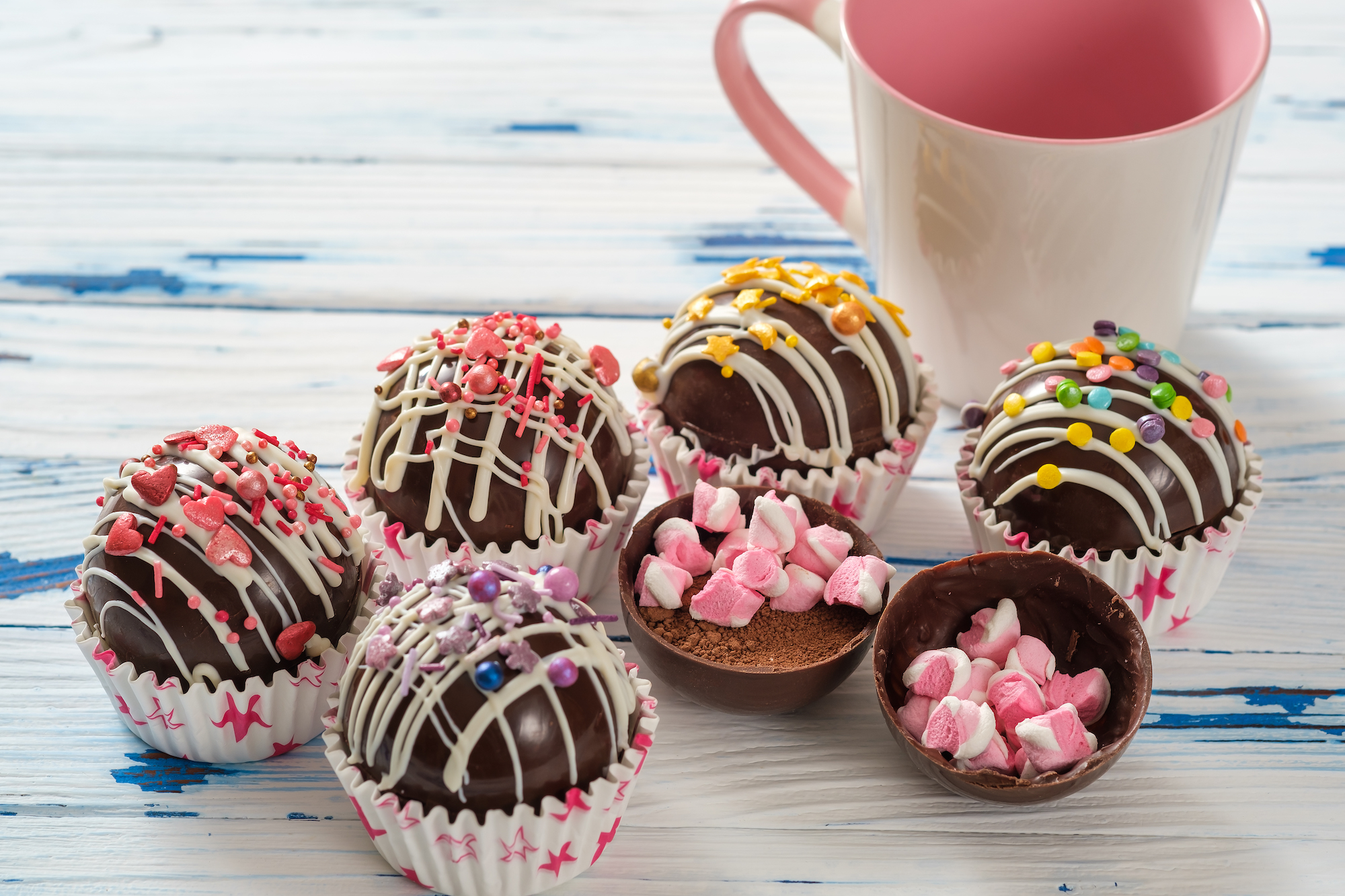 Image of hot chocolate cocoa bombs, a big trend among the cake industry.