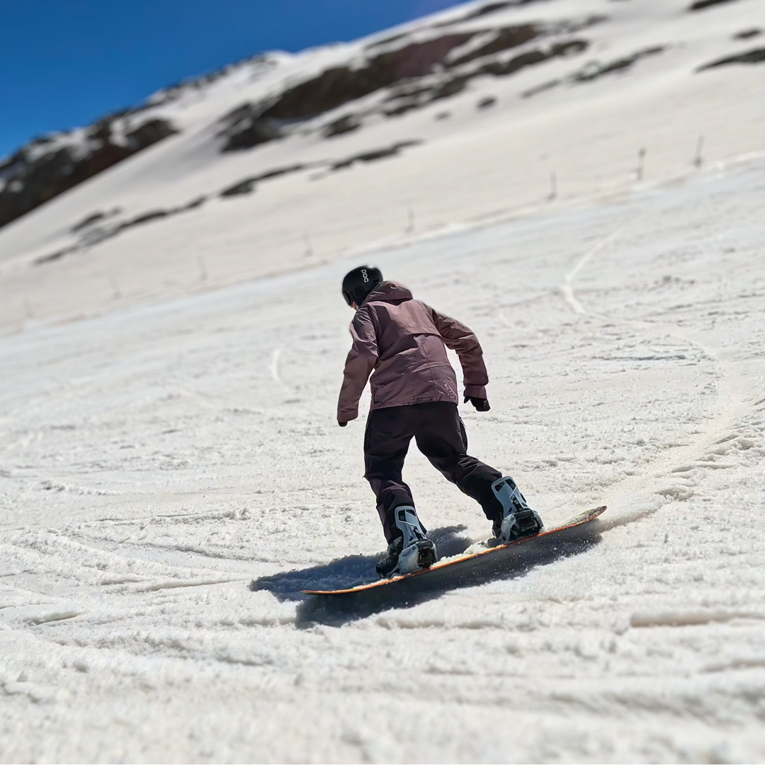 toe side turn snowboard