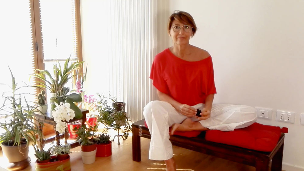 Yoga Correttivo con Nieves Lopez. Scuola Online. Corsi per tutti. Formazione e Vacanze al mare in presenza