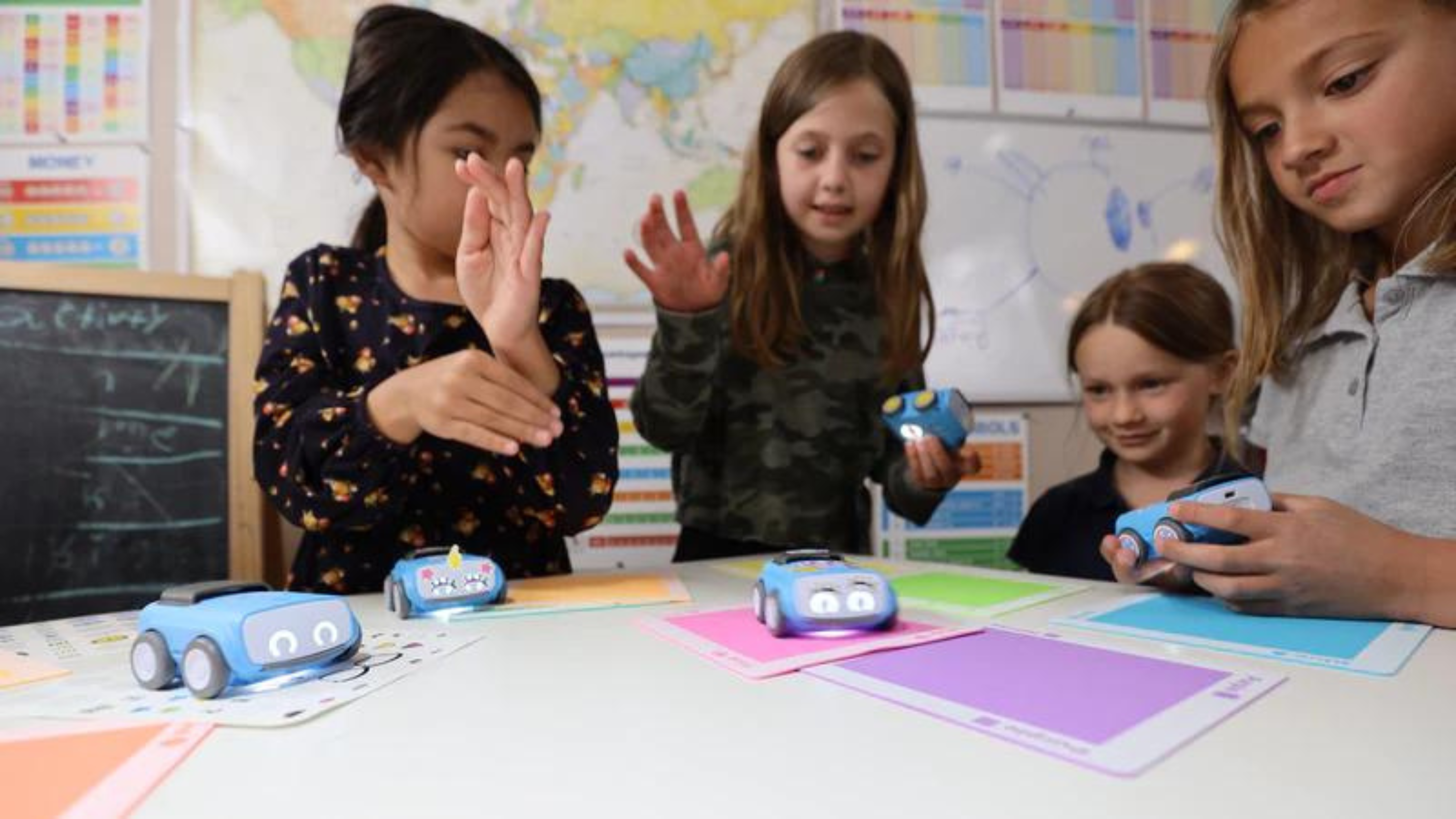 kids using indi robots