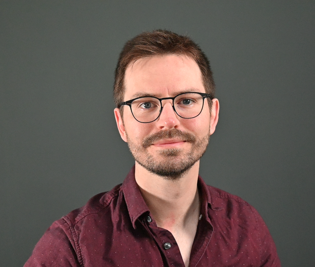 Alex Olsen headshot