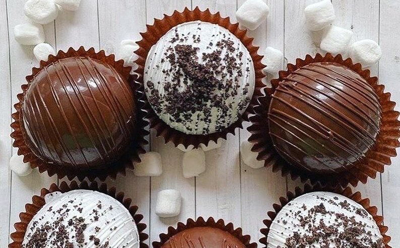 Image of hot chocolate cocoa bombs, a big trend among the cake industry.