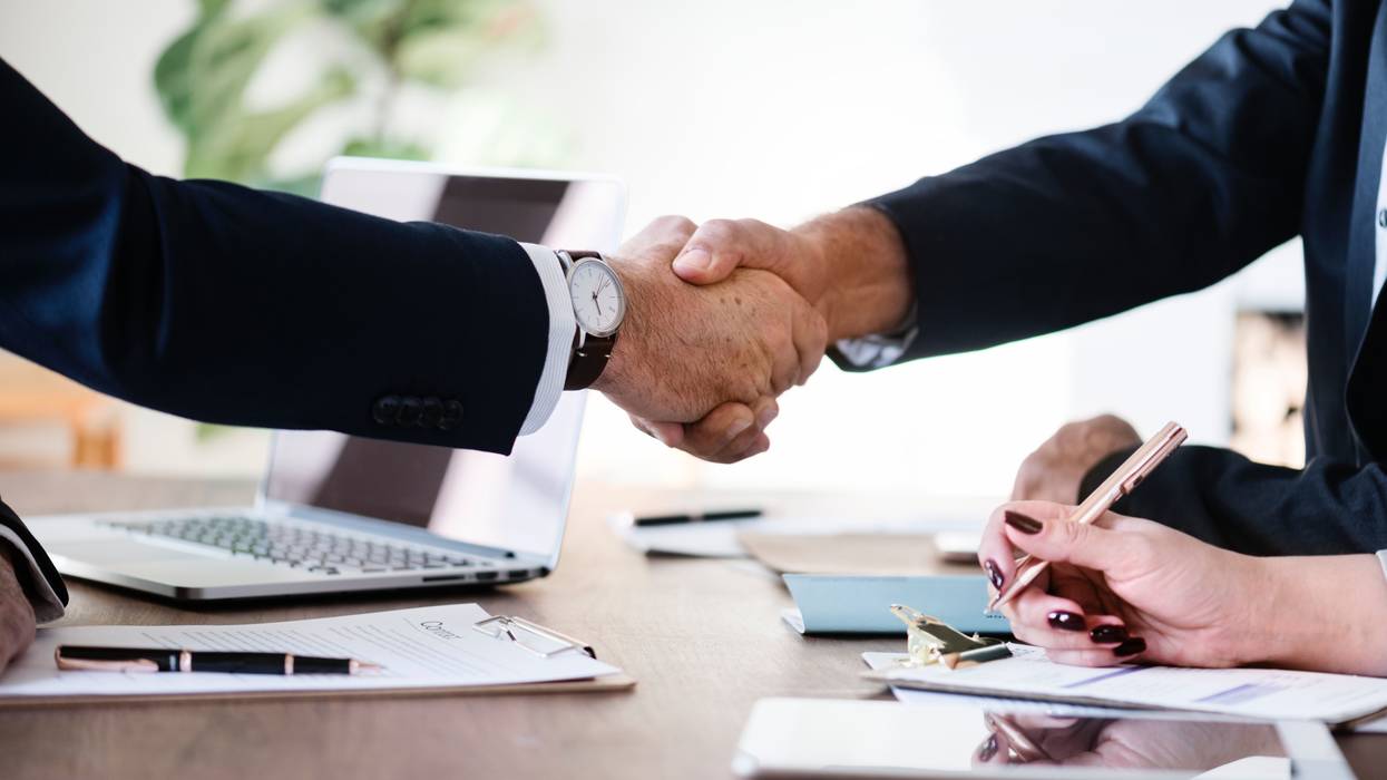 Blog: 2 Business men shaking hands