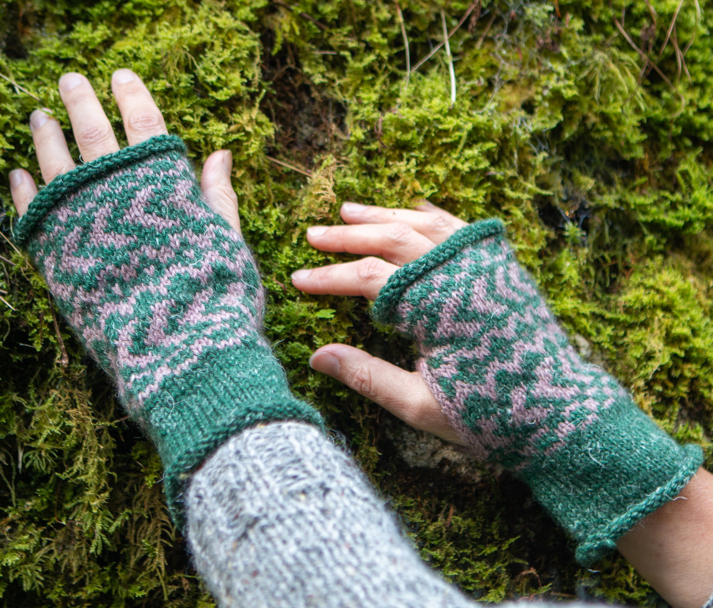 Daingean mitts on hands.