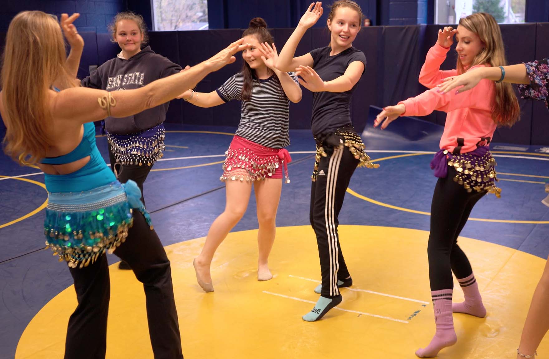 belly dancer Jensuya and drummer Robert Peak teaching belly dance workshop in dance studio