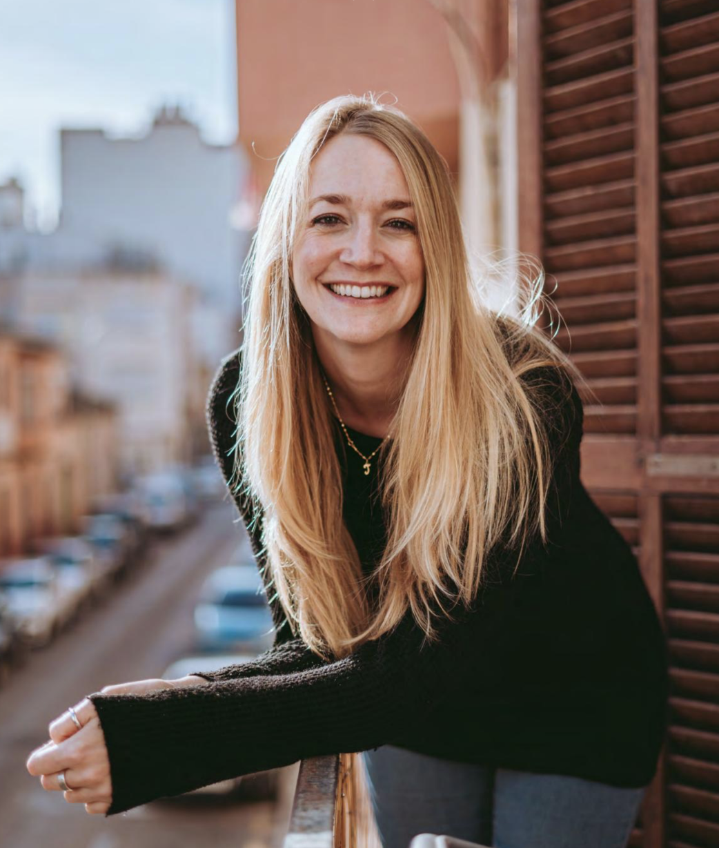 Jo from Evelyn and Bloom online English tuition for children