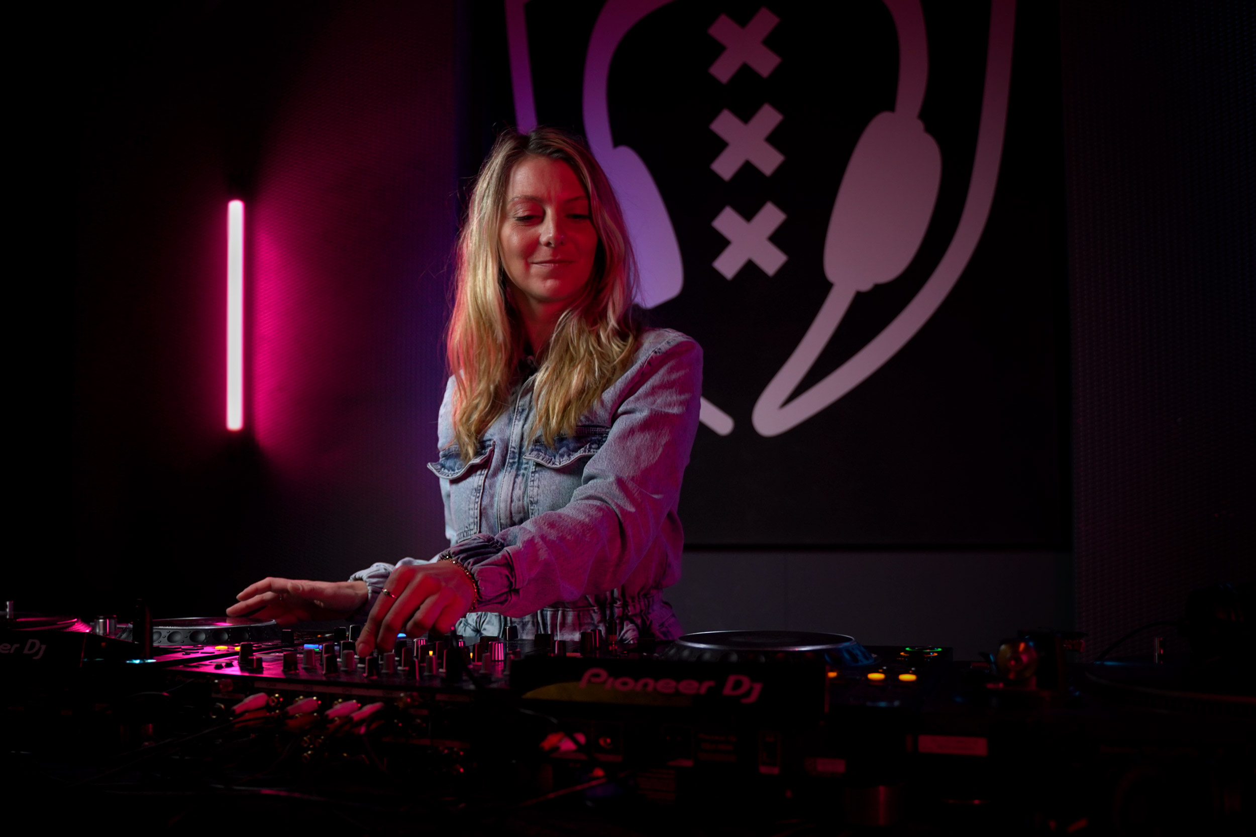 DJ Amsterdam studio &#39;THE FRIDGE&#39; 