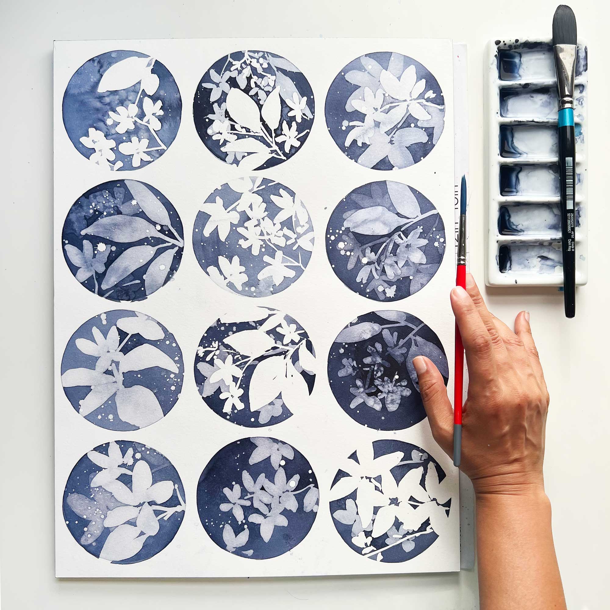 Botanical circles. Layering with masking fluid and watercolor, online workshop with Ingrid Sanchez.