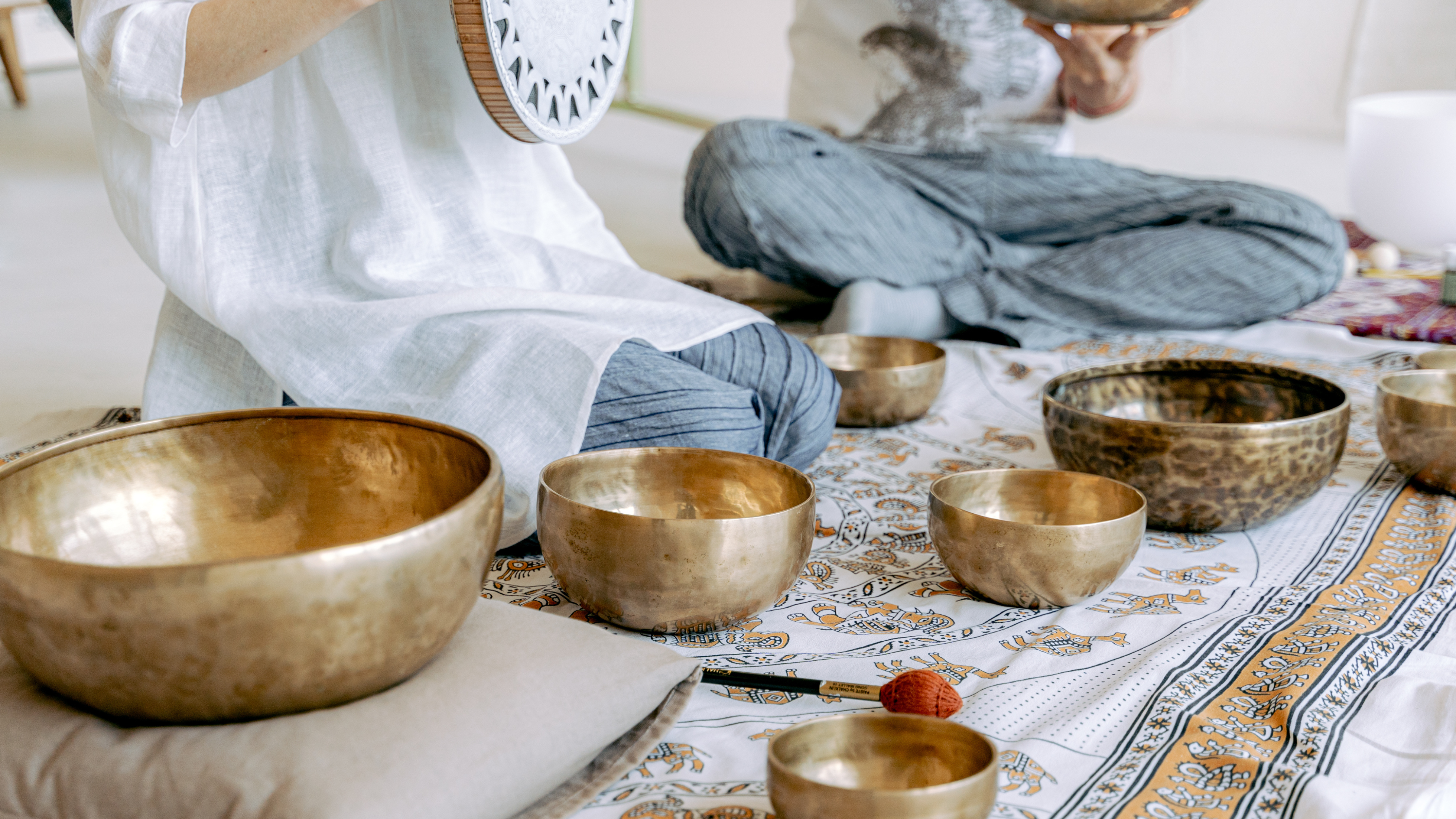 How to Use a Singing Bowl 