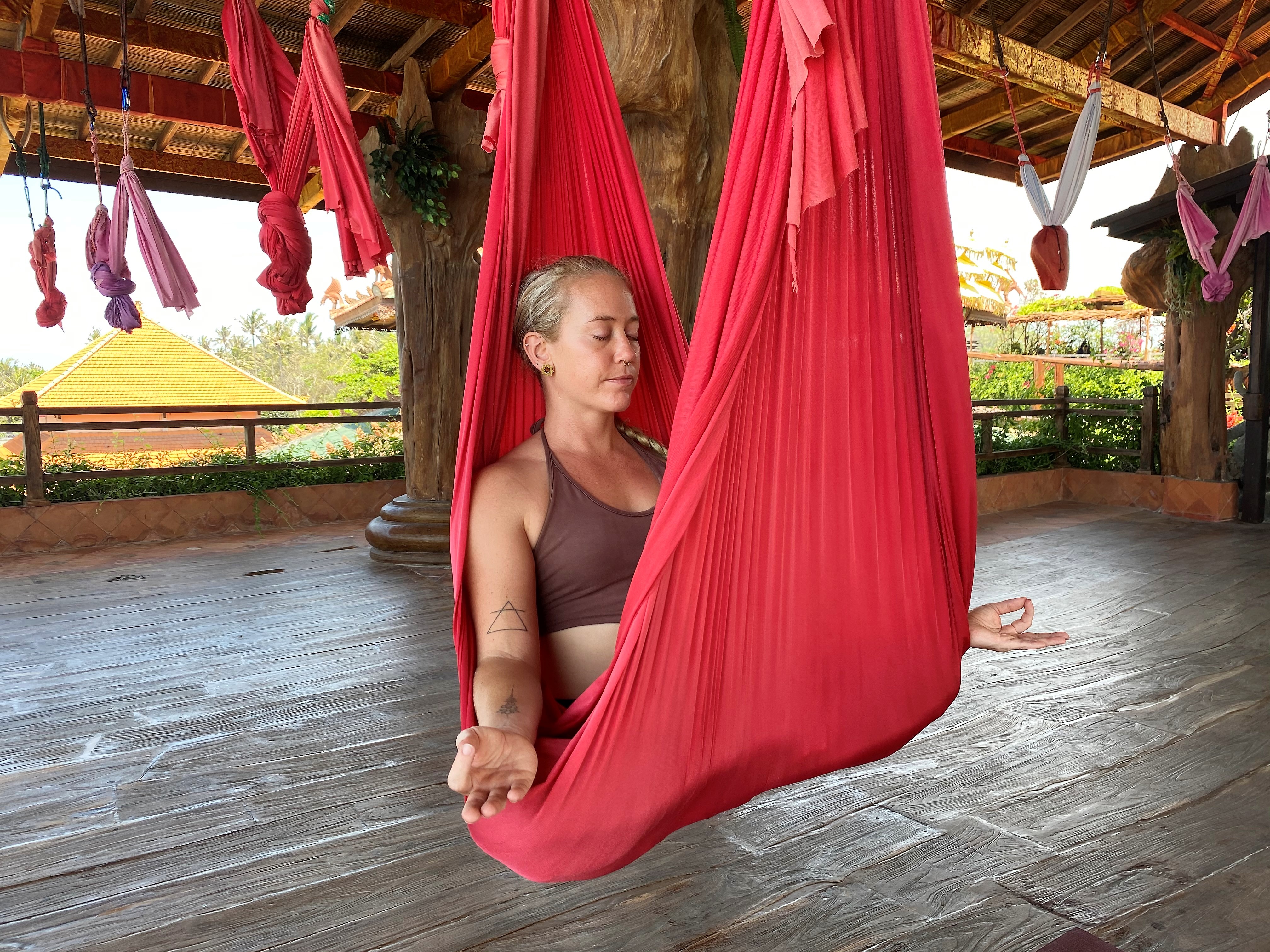 rising wings aerial yoga online course