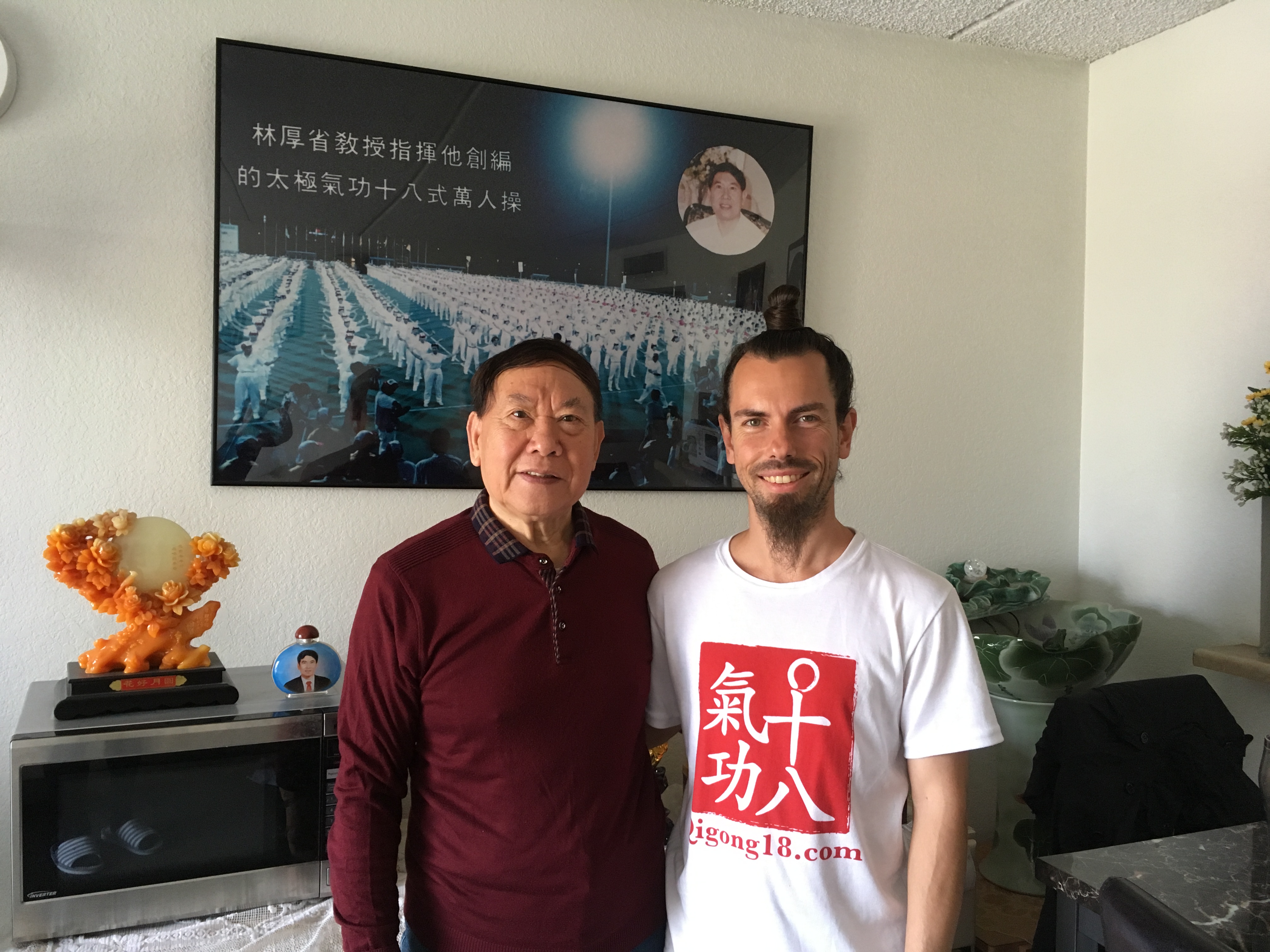 Lin Housheng creator of the Taiji Qigong Shibashi system with his representent Fabrice Piche