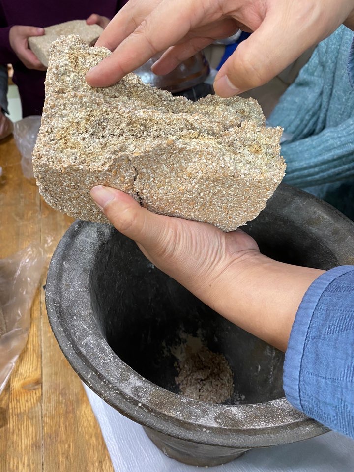 Making Makgeolli at Baekusaeng