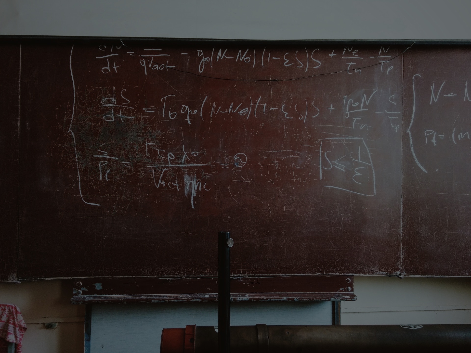 Picture of a blackboard showing calculus