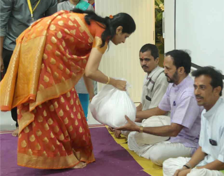 Gurumaa Neeta Tai Serving the Brahman