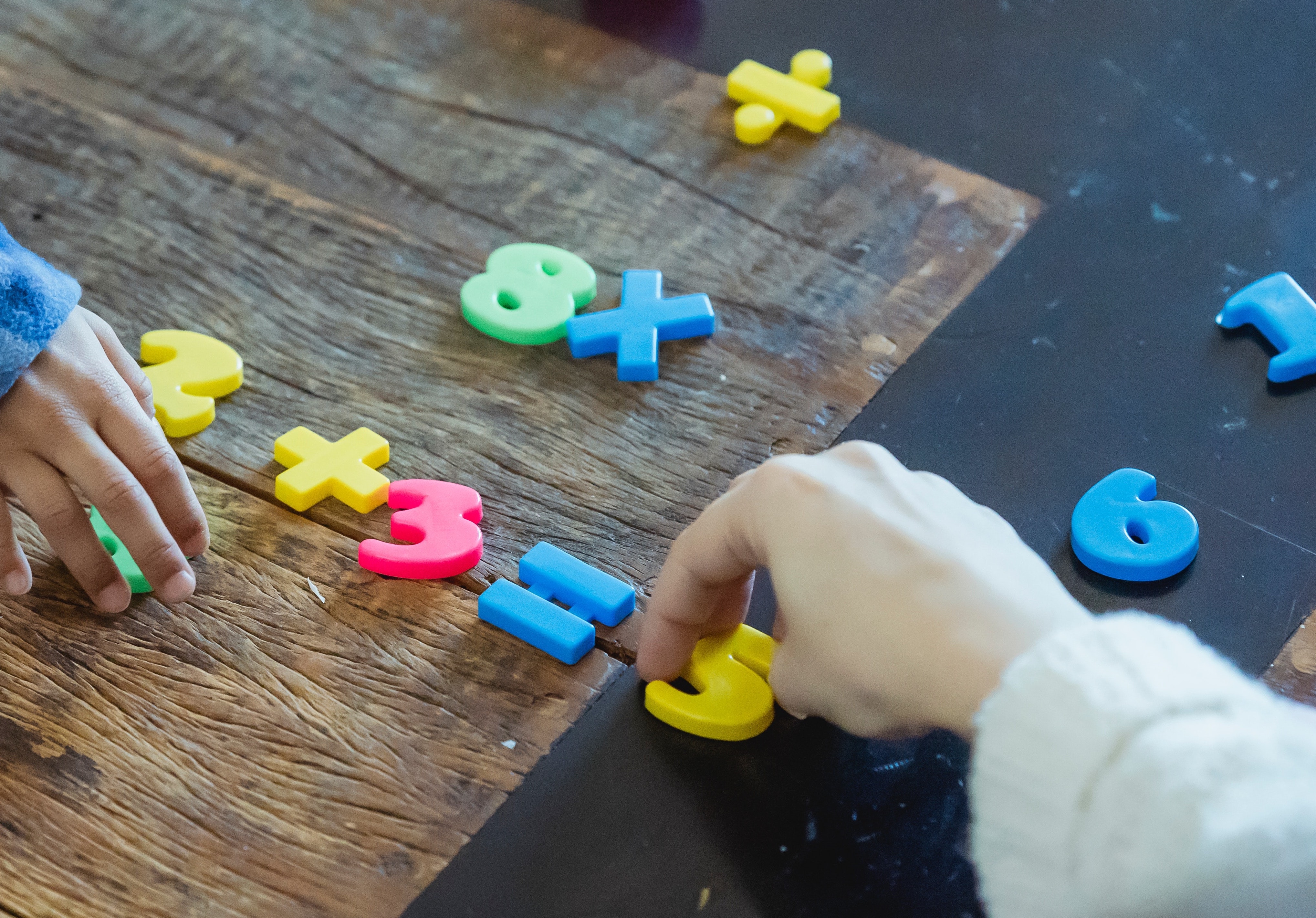 students using math manipulatives