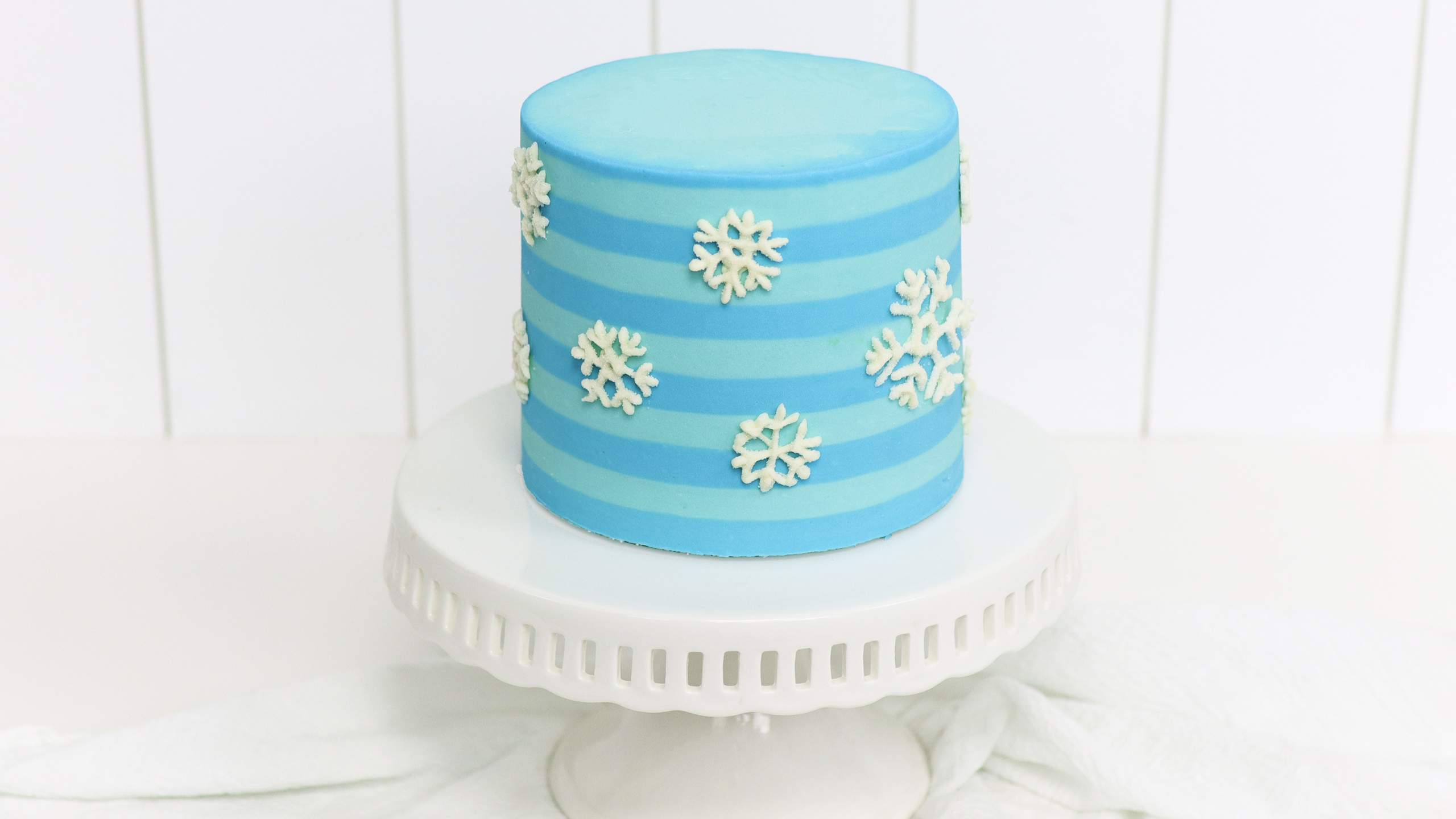 Striped Snowflake Cake MiniCourse