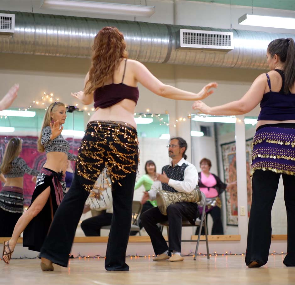 belly dancer Jensuya and drummer Robert Peak teaching belly dance workshop in dance studio