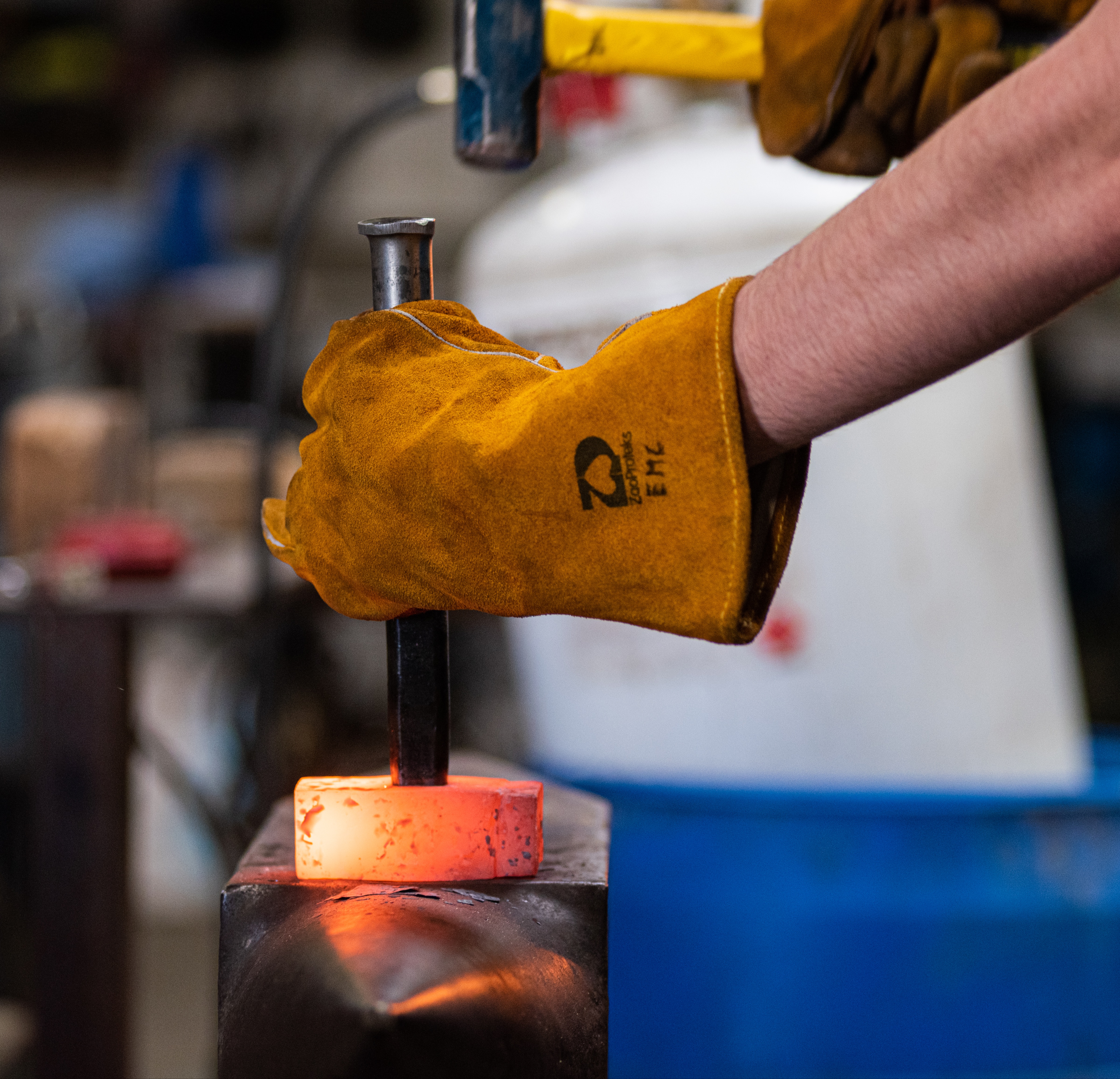 Blacksmithing hammer with cast metal head