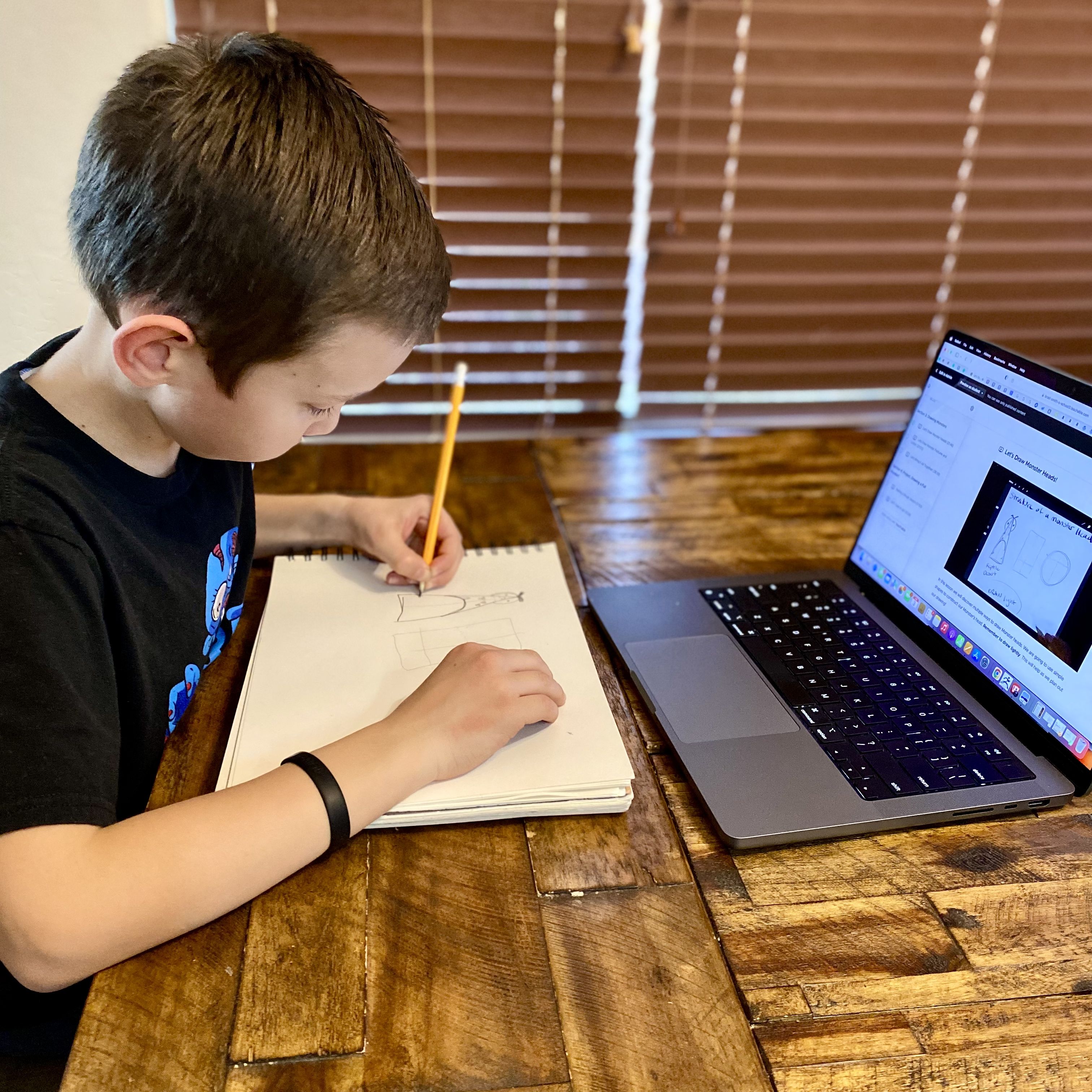 9 year old boy taking kids drawing class