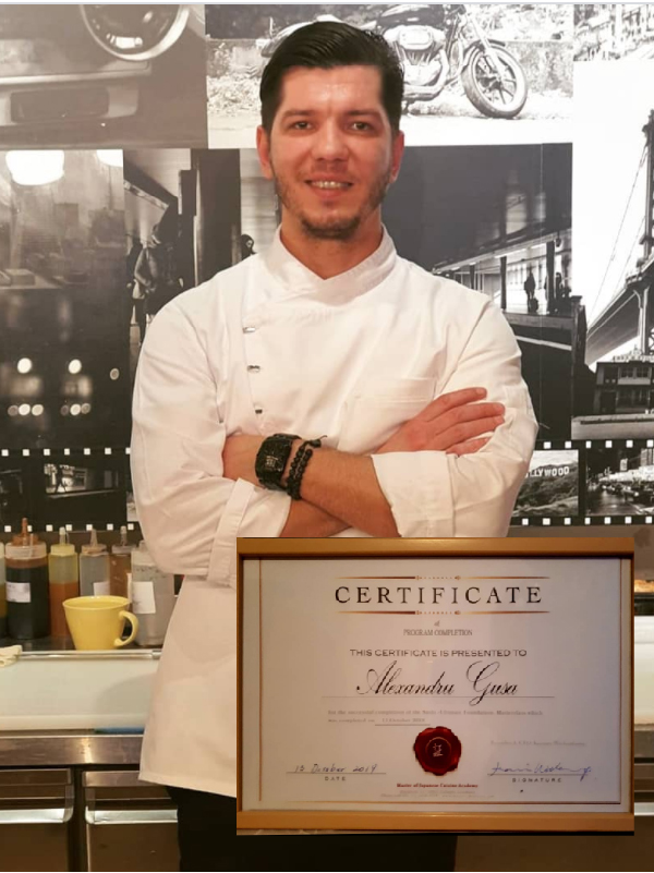 Successful Student with the certificate from Online Sushi Masterclass