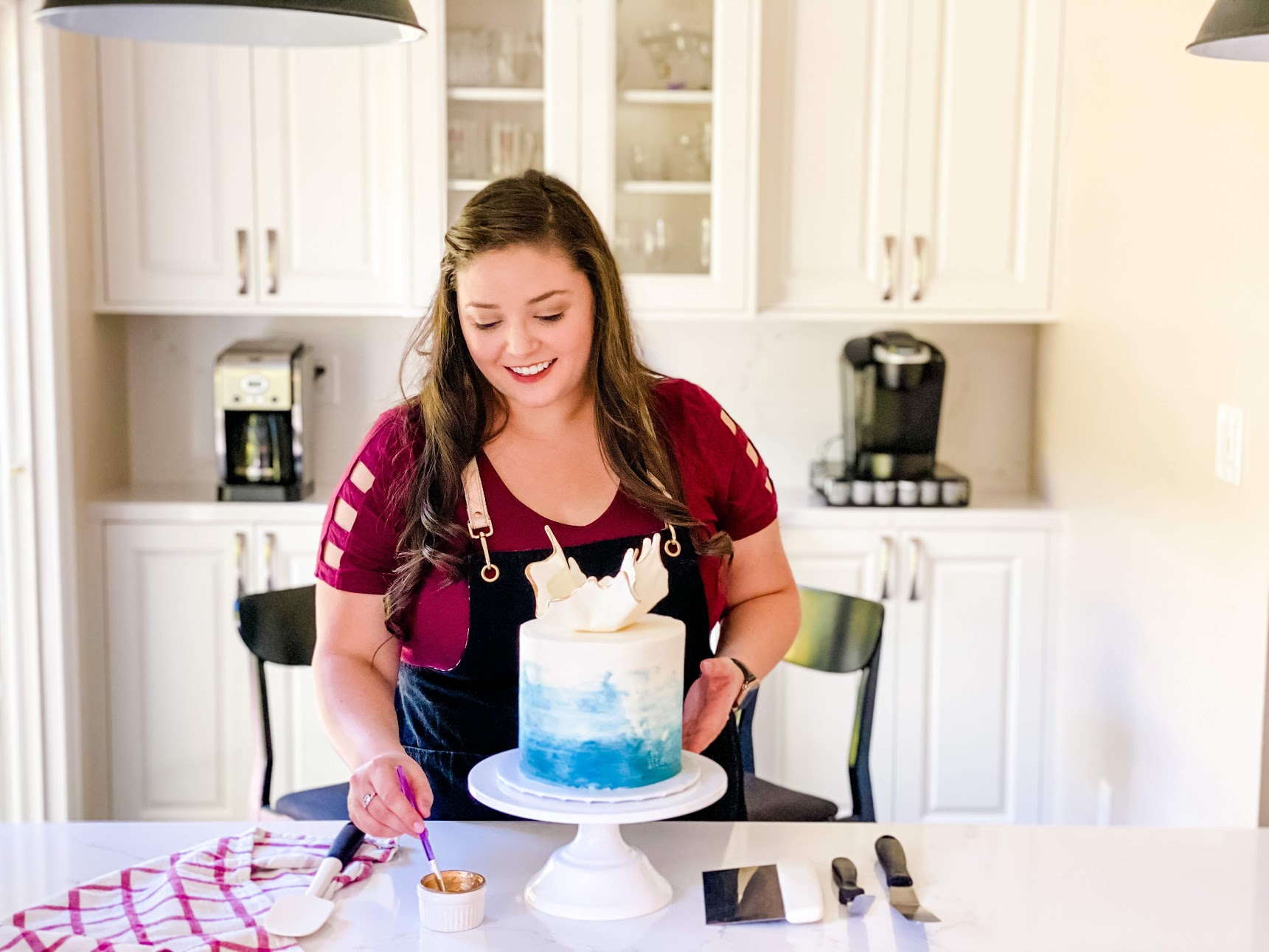 How to Frost Perfectly Smooth Cakes - XO, Katie Rosario