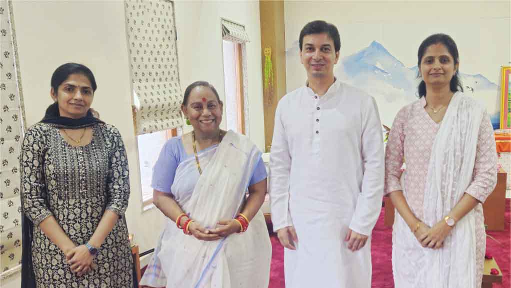 Acharya Upendra Ji with Gurumaa Ruchira Modak Ji