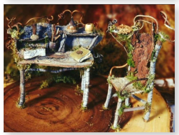 The Hobbit&#39;s Writing Desk and Chair