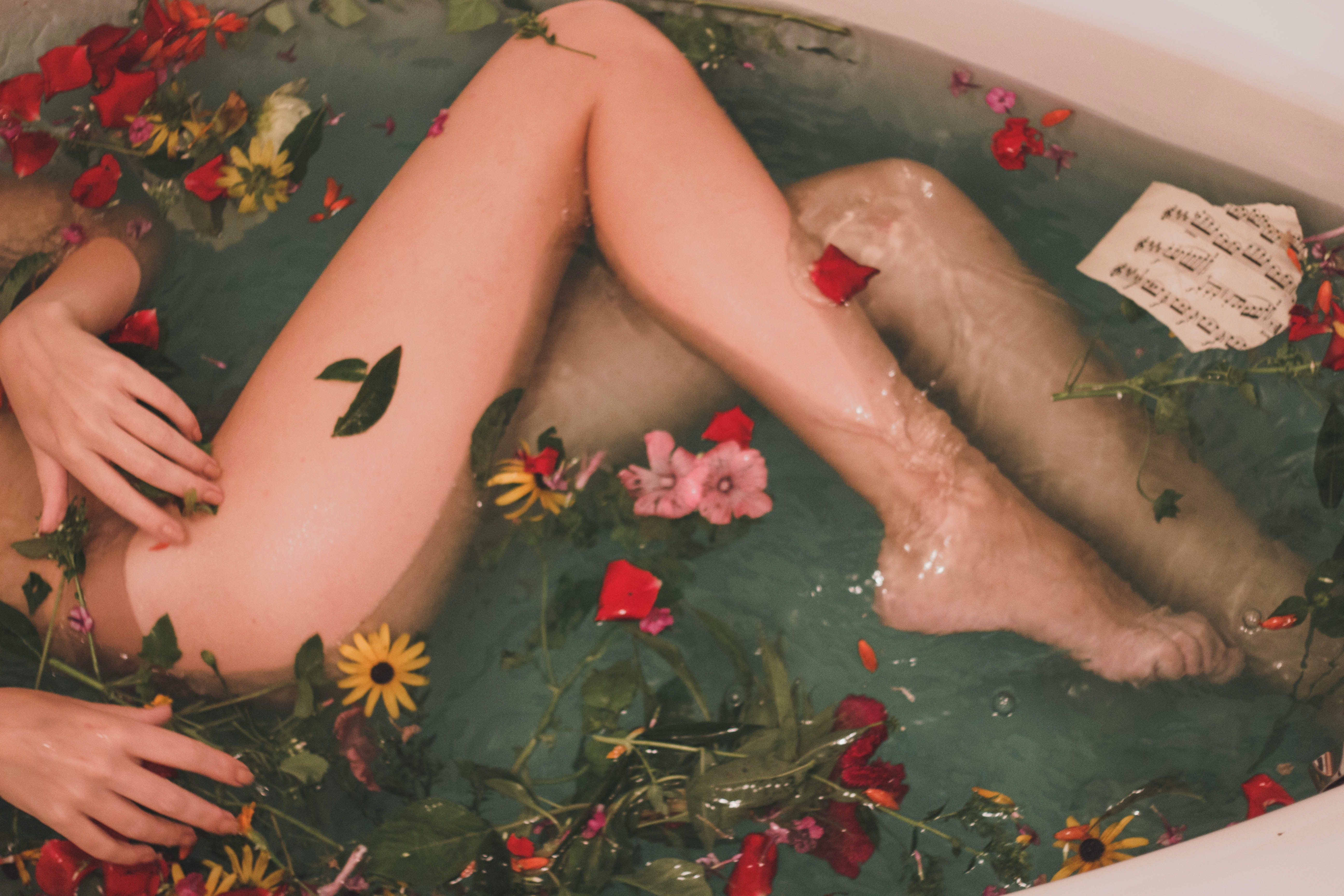 sensual bath in flower abundance 