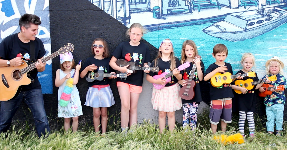 Al Start teaching children ukuleles